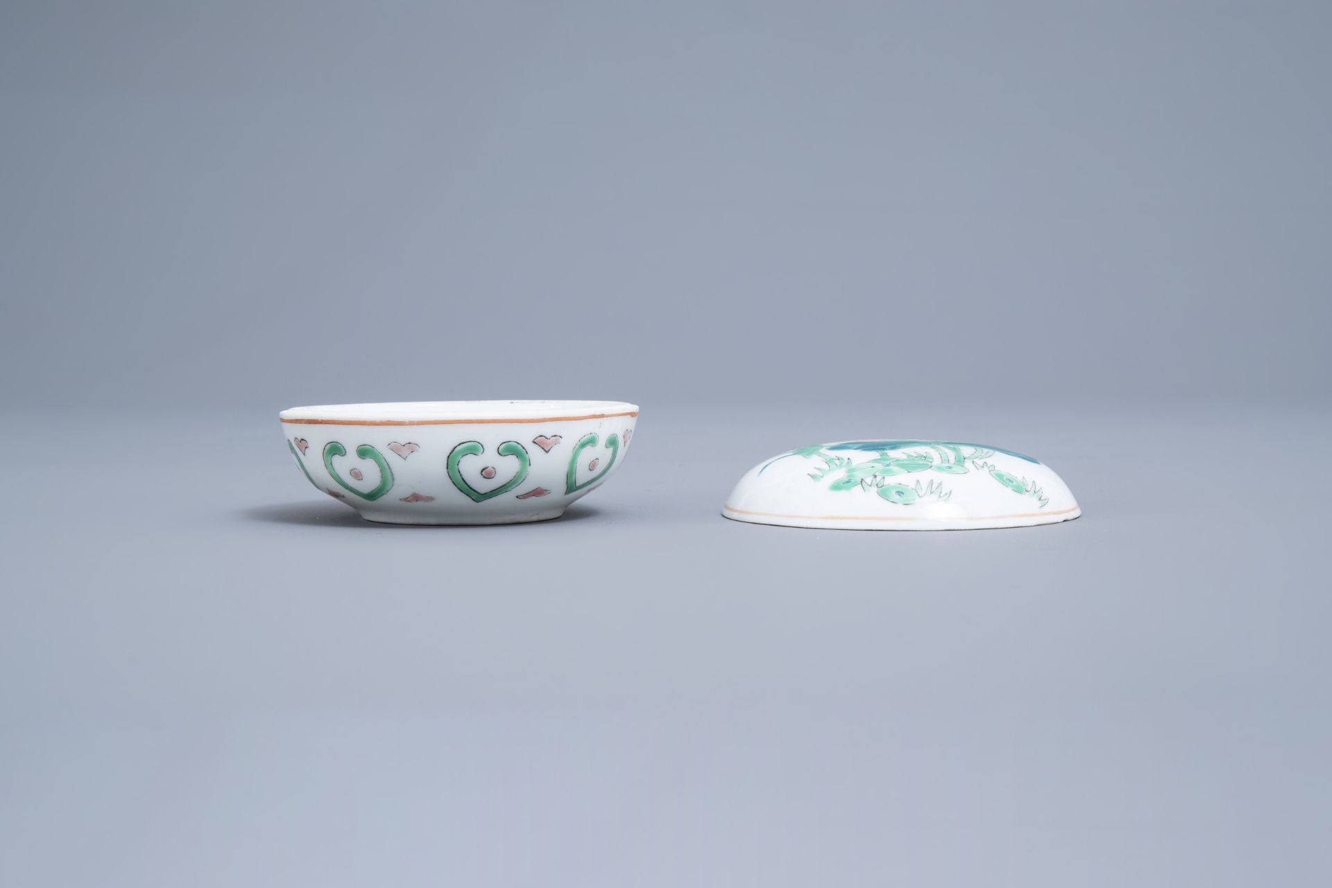 A varied collection of Chinese blue, white and famille rose porcelain, 18th C. and later - Image 15 of 42