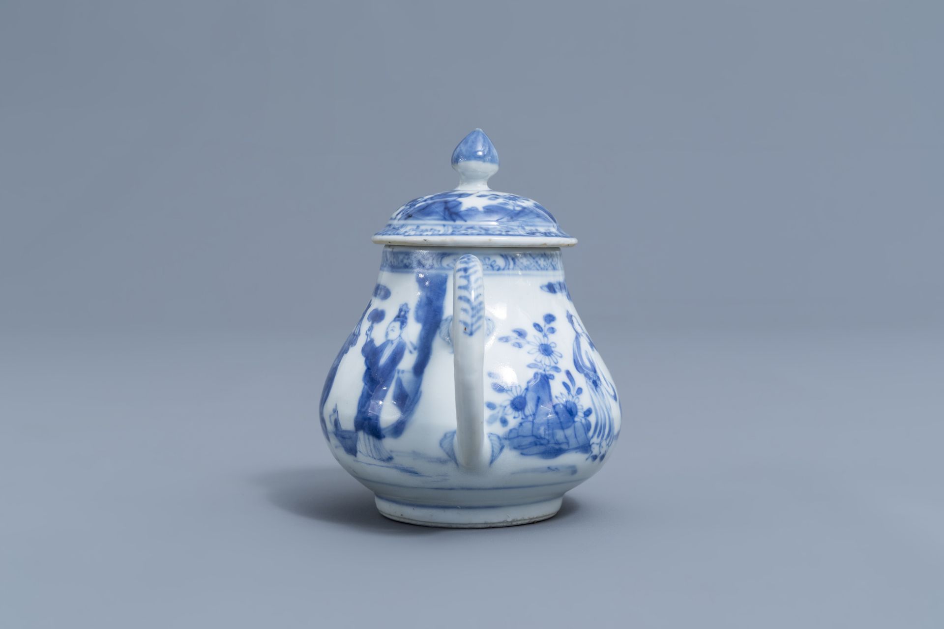 A Chinese blue and white 'Long Eliza' teapot and cover, Kangxi - Image 4 of 8