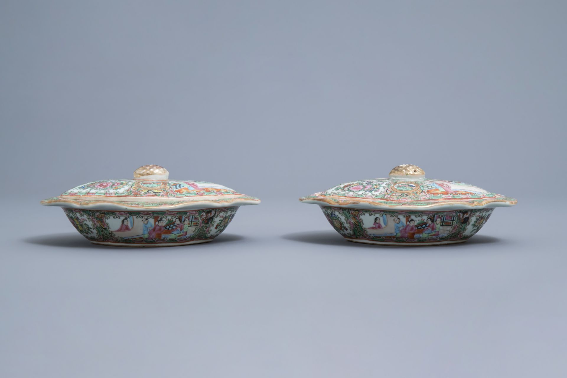 A pair of Chinese Canton famille rose lobed tureens and covers, 19th/20th C. - Image 4 of 4