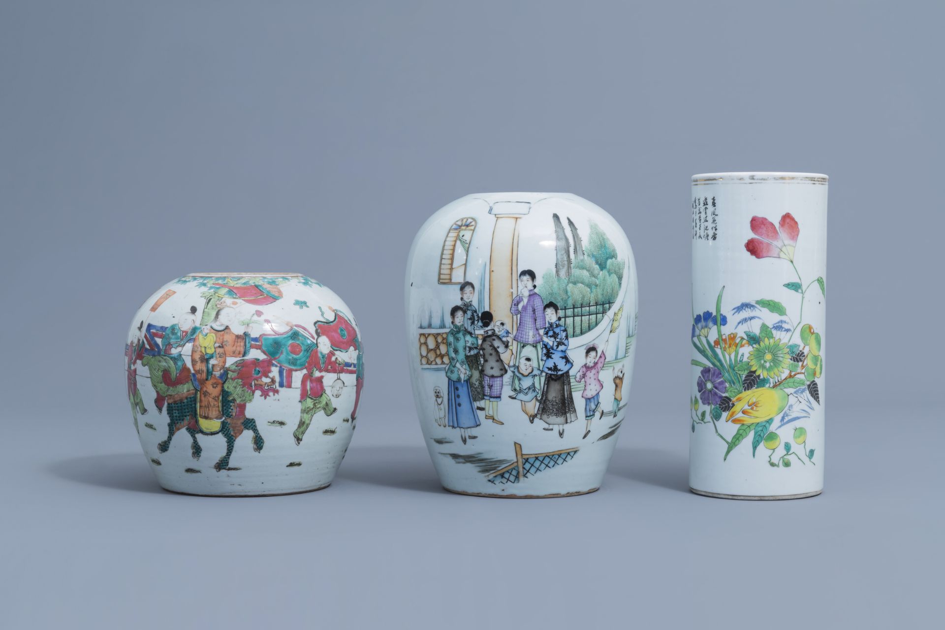 A varied collection of Chinese famille rose and famille verte porcelain, 19th/20th C. - Image 2 of 13