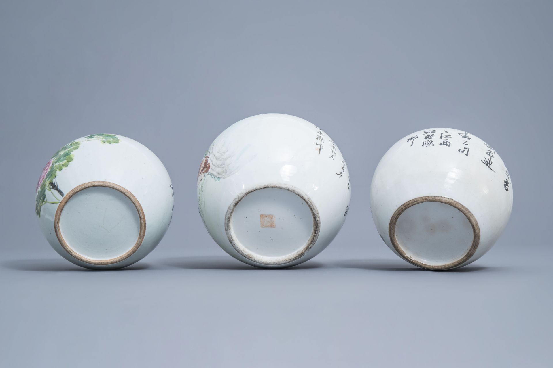 Two Chinese qianjiang cai jars and covers and a jar with a bird, 19th/20th C. - Image 5 of 8