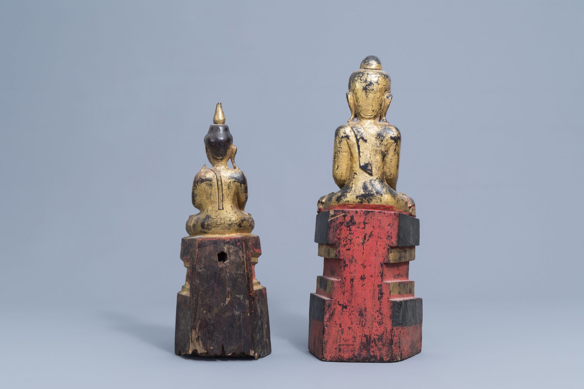 Two large gilt-lacquered wooden figures of Buddha, Burma or Laos, 19th/20th C. - Image 4 of 8