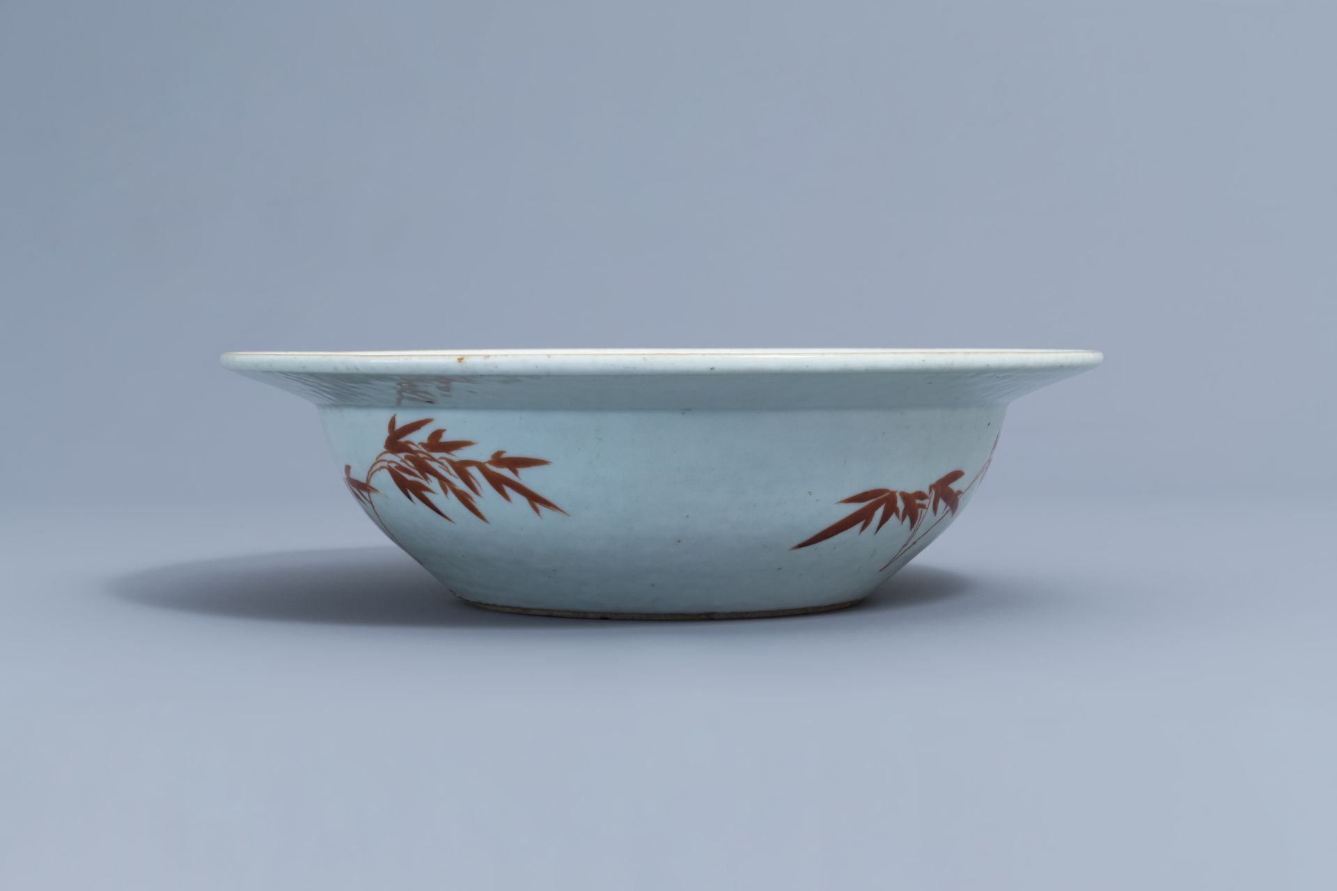 A Chinese famille rose bowl with birds among blossoming branches, 19th C. - Image 6 of 6