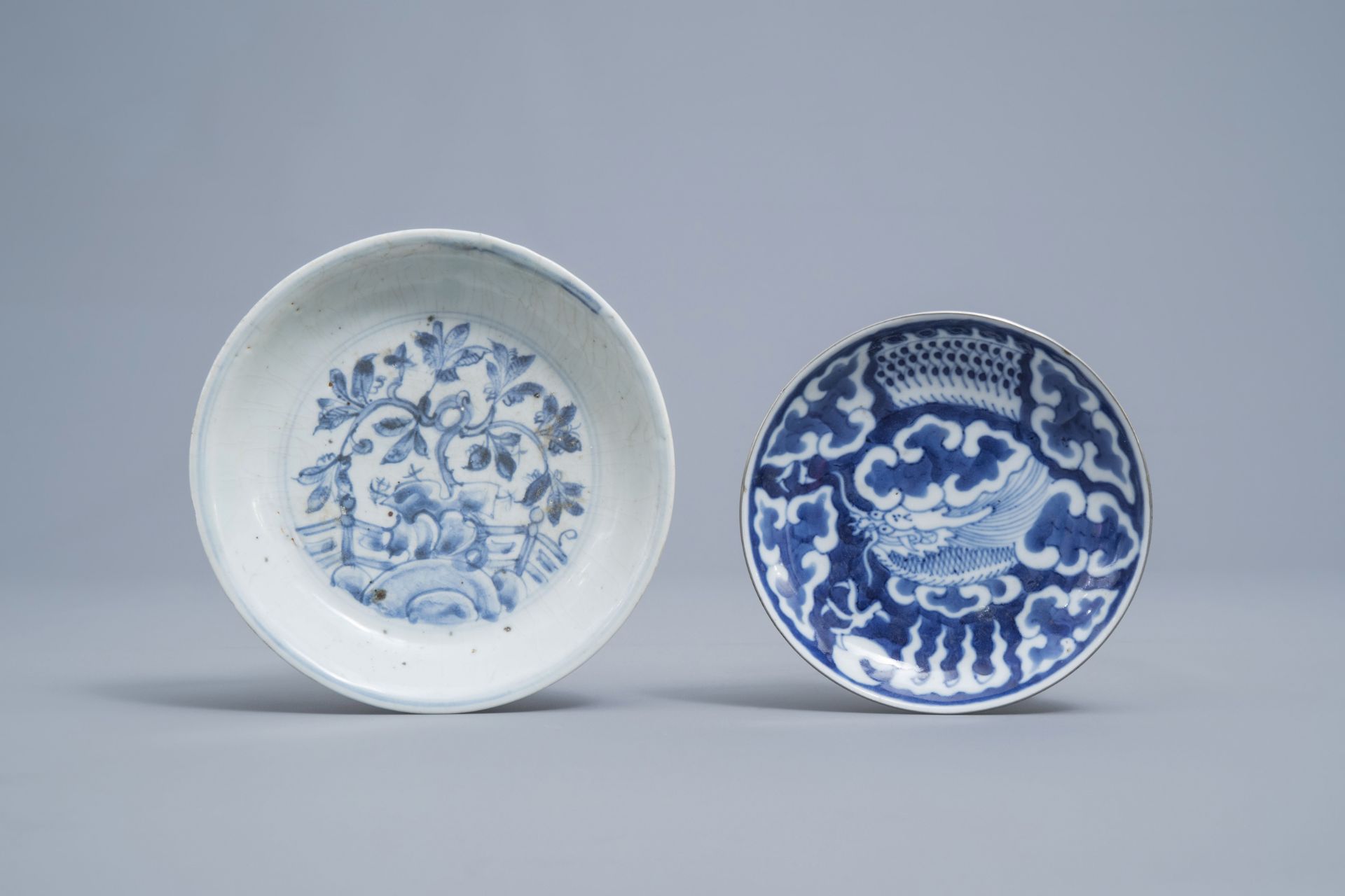 A varied collection of Chinese blue and white bowls and saucers, Ming and later - Image 28 of 30