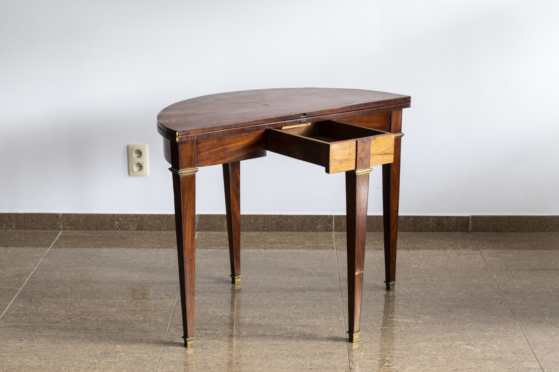 A French Directoire wood 'demi lune' console table, ca. 1800 - Image 3 of 11