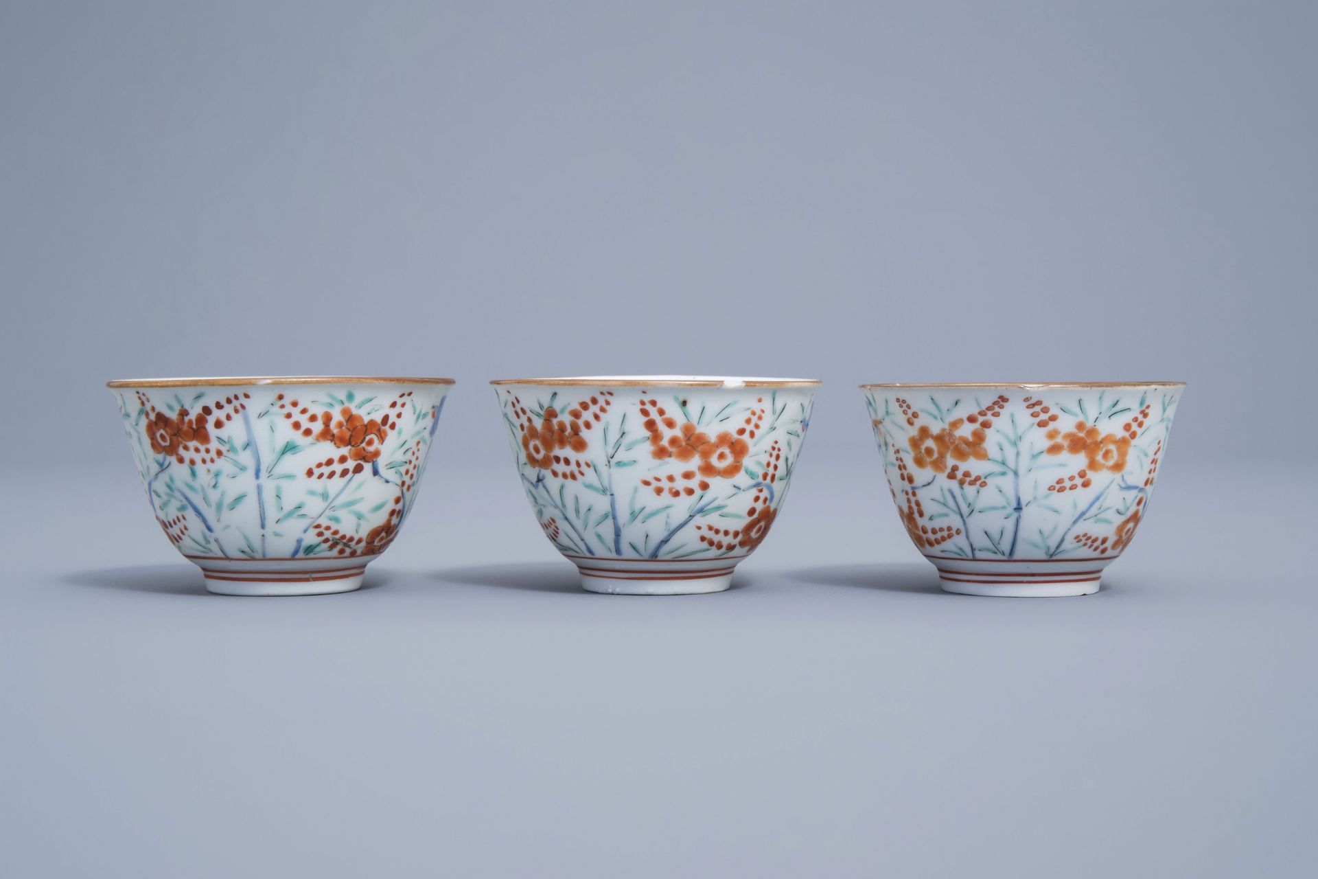 Six Japanese Kakiemon cups with parrots among blossoming branches, Edo, 18th C. - Image 6 of 14