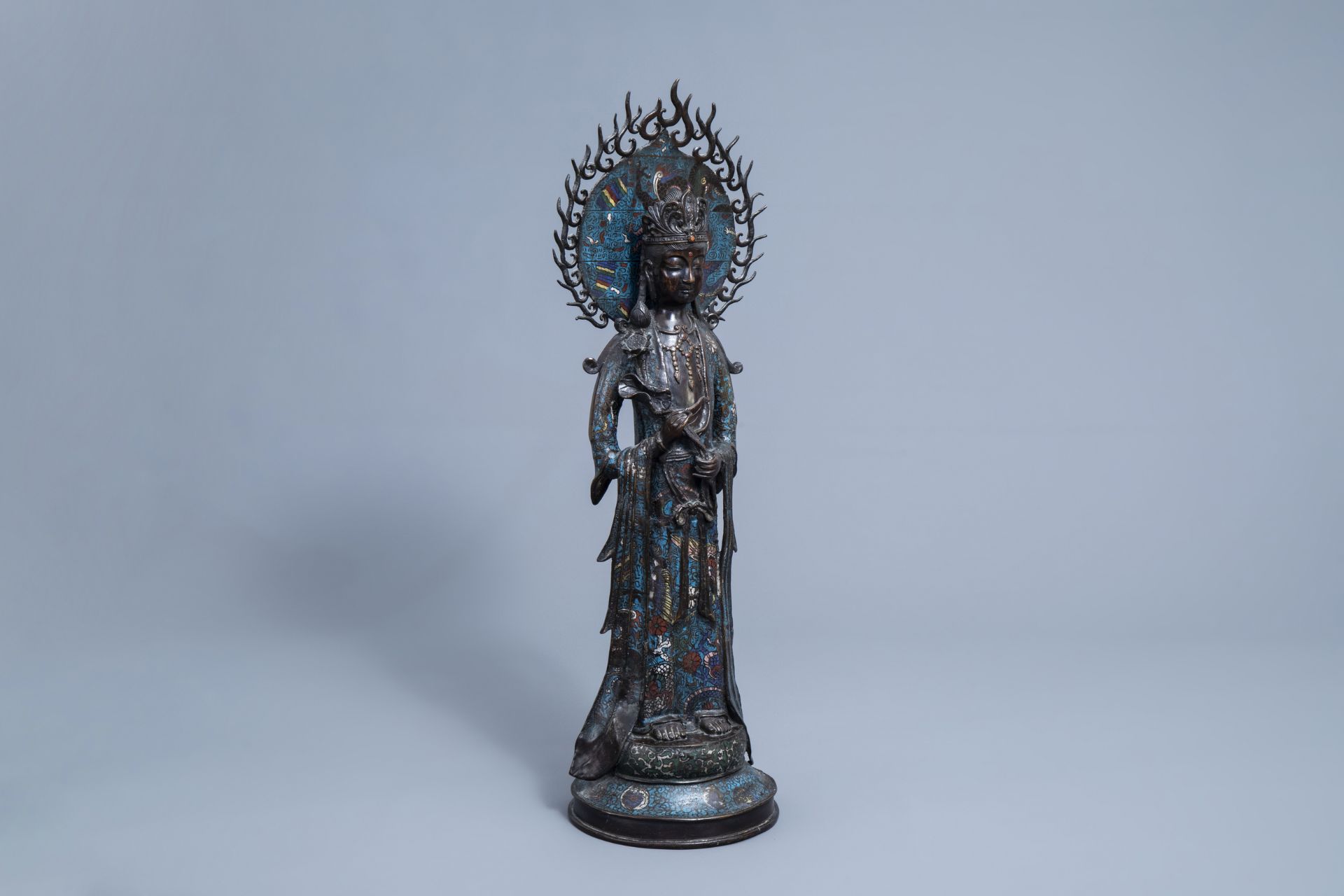 A very tall Japanese champleve enamel and bronze figure of Kannon, Meiji, 19th/20th C. - Image 2 of 9