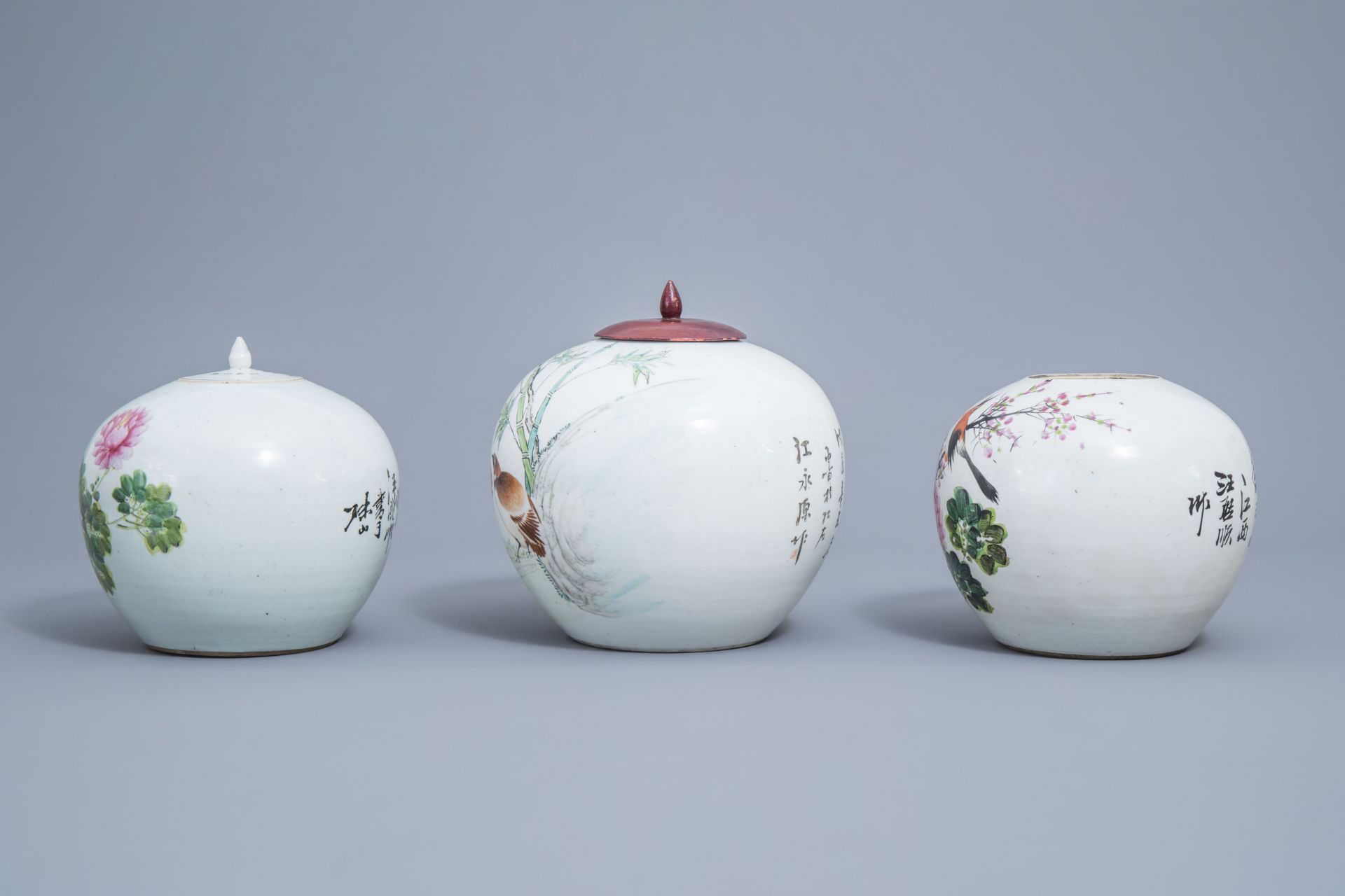 Two Chinese qianjiang cai jars and covers and a jar with a bird, 19th/20th C. - Image 4 of 8