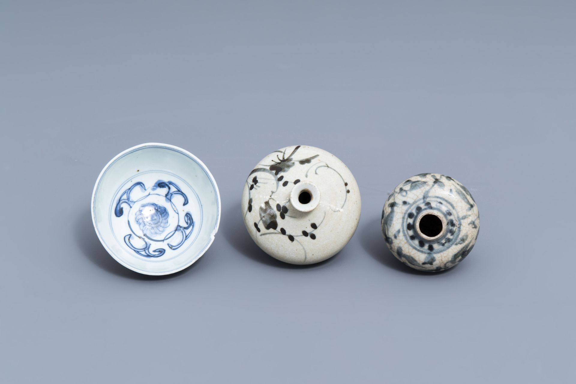 A varied collection of Chinese blue, white and celadon porcelain, Ming and later - Image 24 of 38