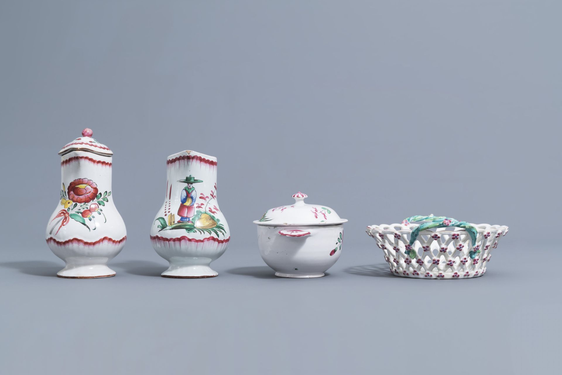 A collection of 17 pieces in faience de l'Est, France, 18th/19th C. - Image 18 of 34