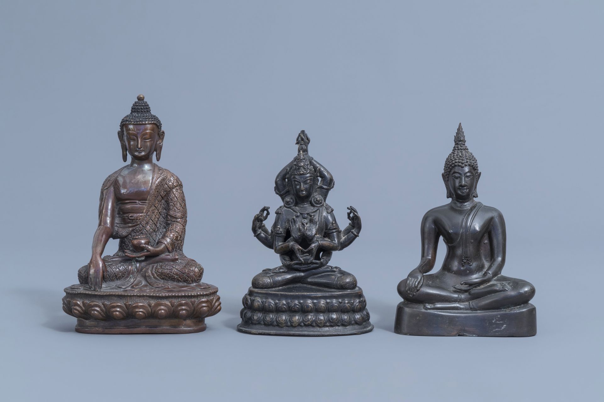 Five bronze figures of Buddha, China and Southeast Asia, 19th/20th C. - Image 2 of 13