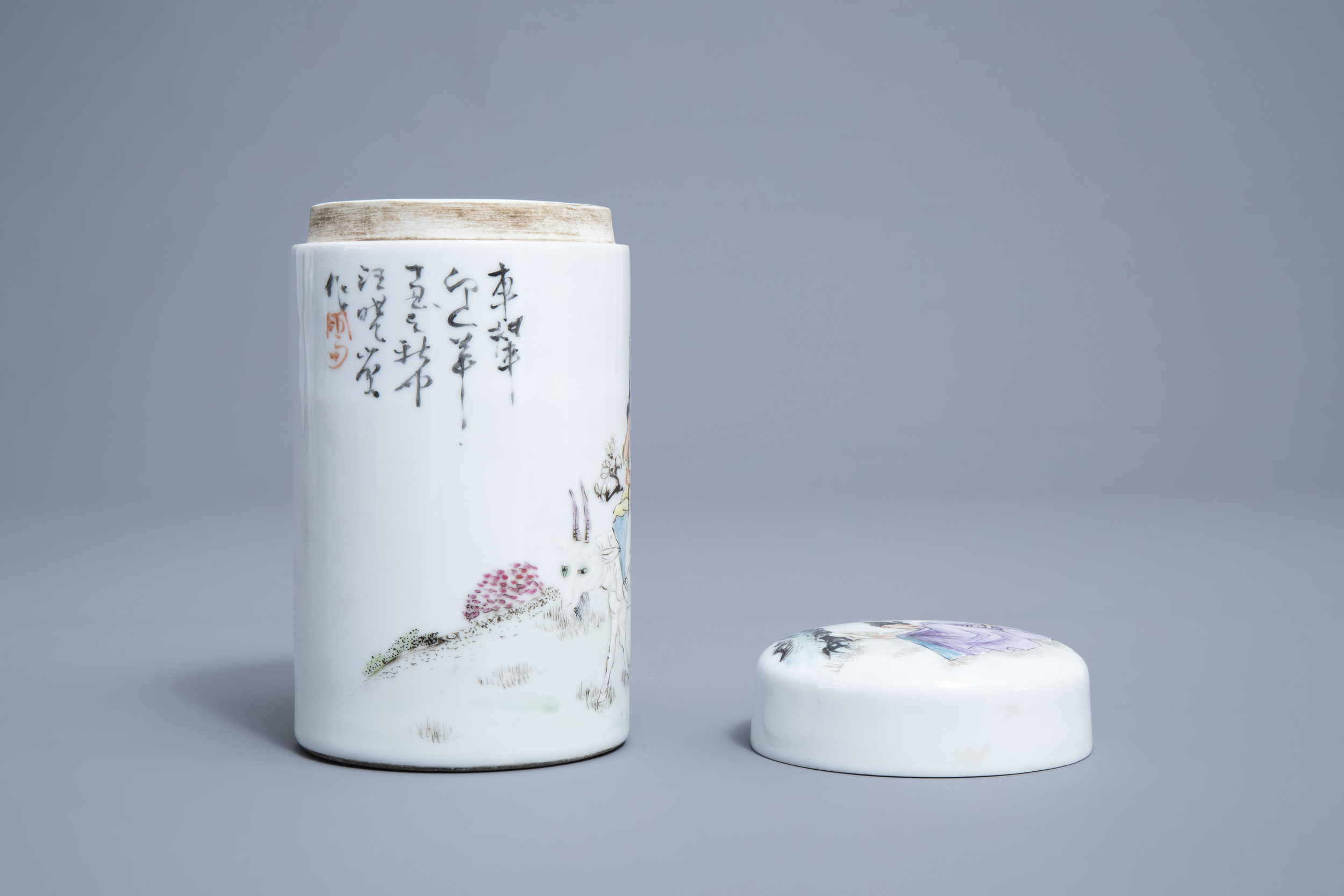 Three Chinese famille rose vases and a jar and cover with figures in a landscape, 19th/20th C. - Image 10 of 14