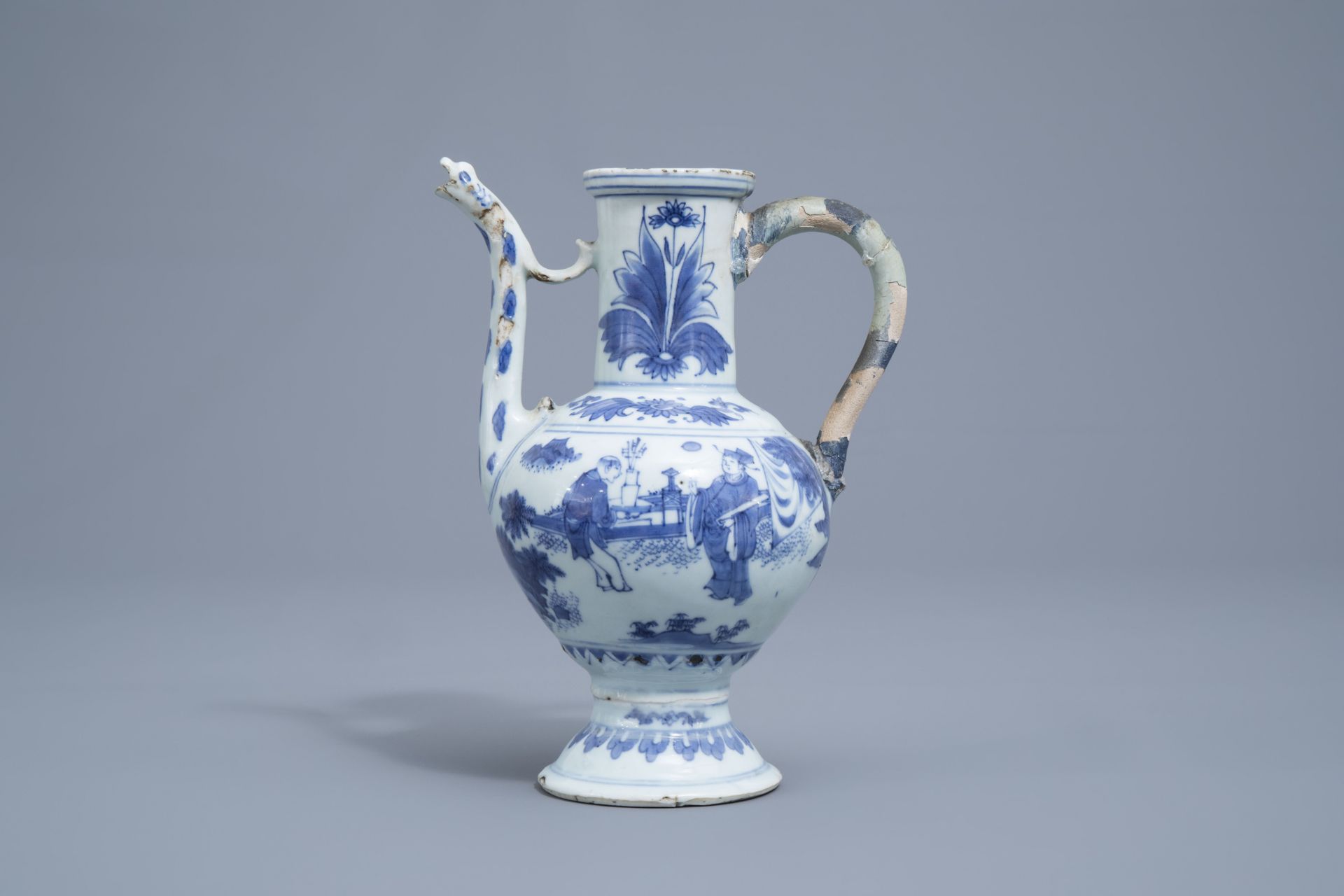 A Chinese blue and white ewer with figures in a landscape, Transitional period, 17th C. - Image 5 of 8