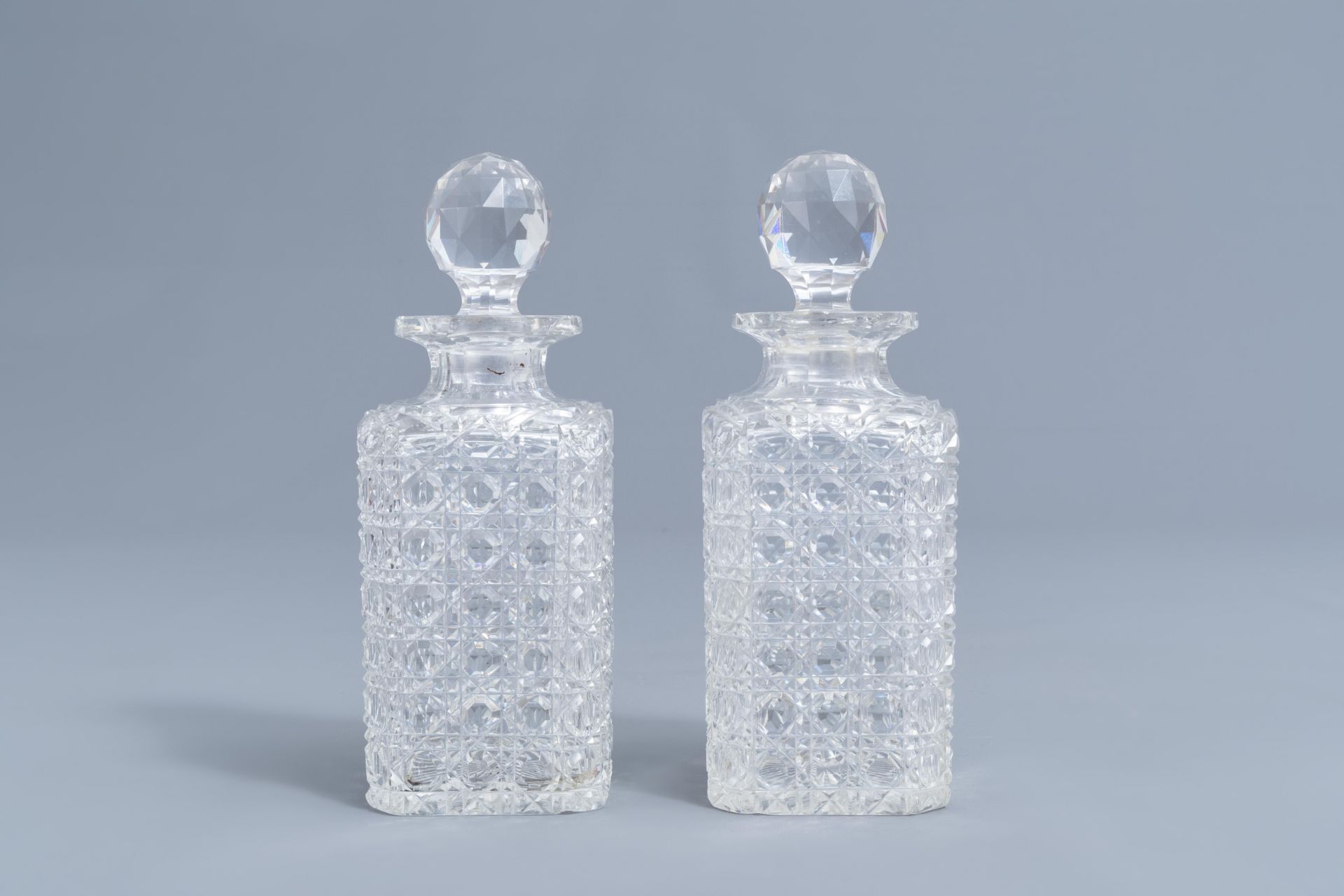 An English silver plated Betjemann's Tantalus with three cut crystal decanters, 20th C. - Image 15 of 19