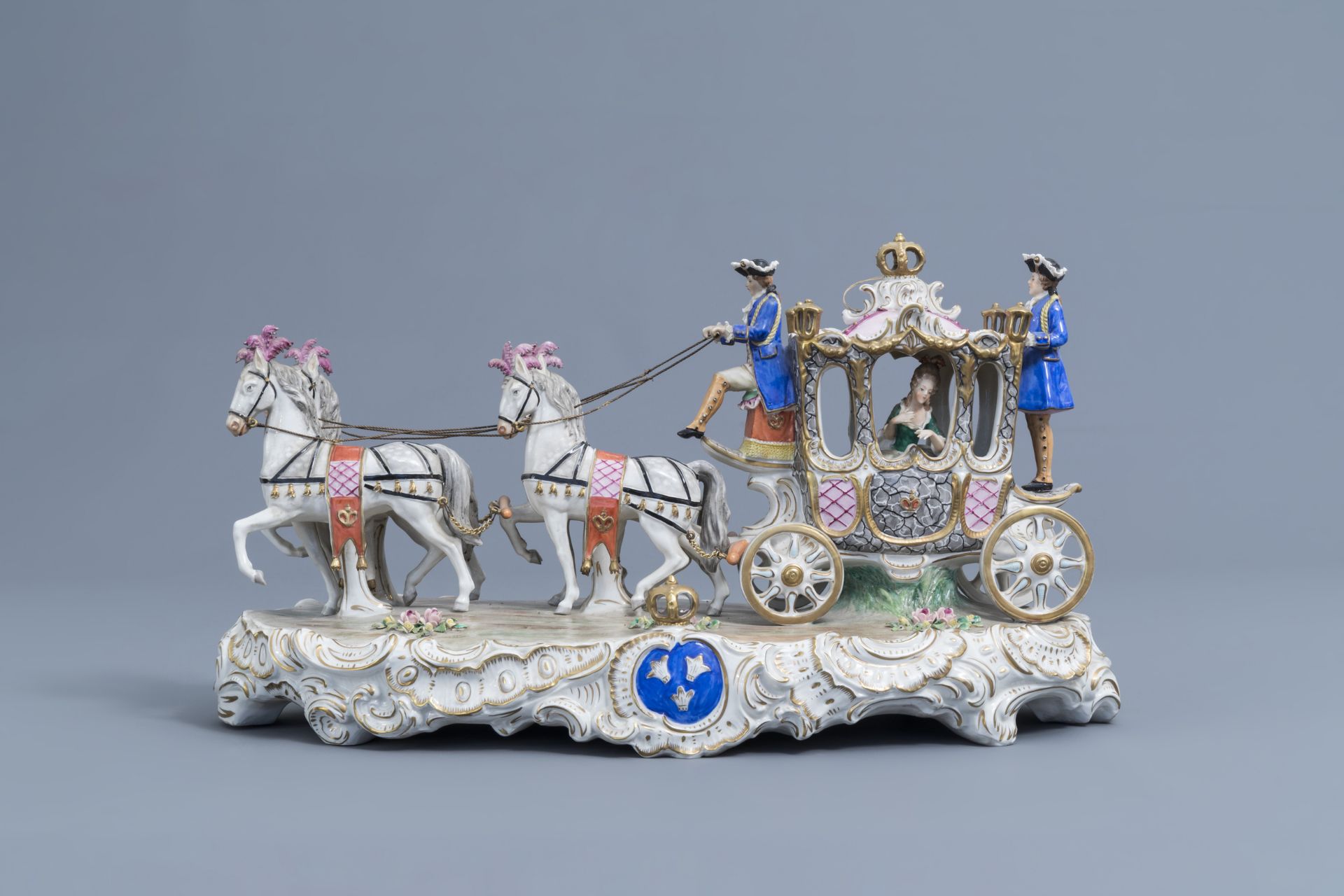 A group with a four-in-hand carriage in polychrome Saxon porcelain, Sitzendorf mark, 20th C. - Image 2 of 11