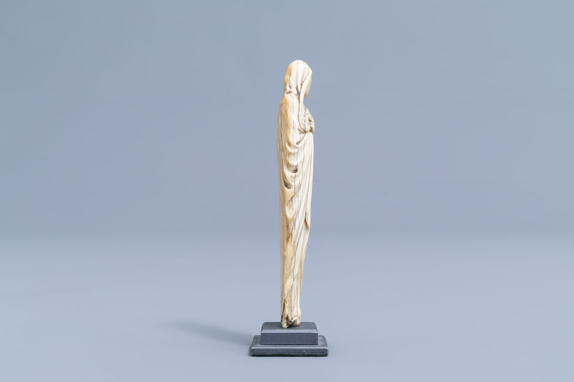 A French finely carved ivory Mother of Sorrows, ca. 1500 - Image 3 of 9