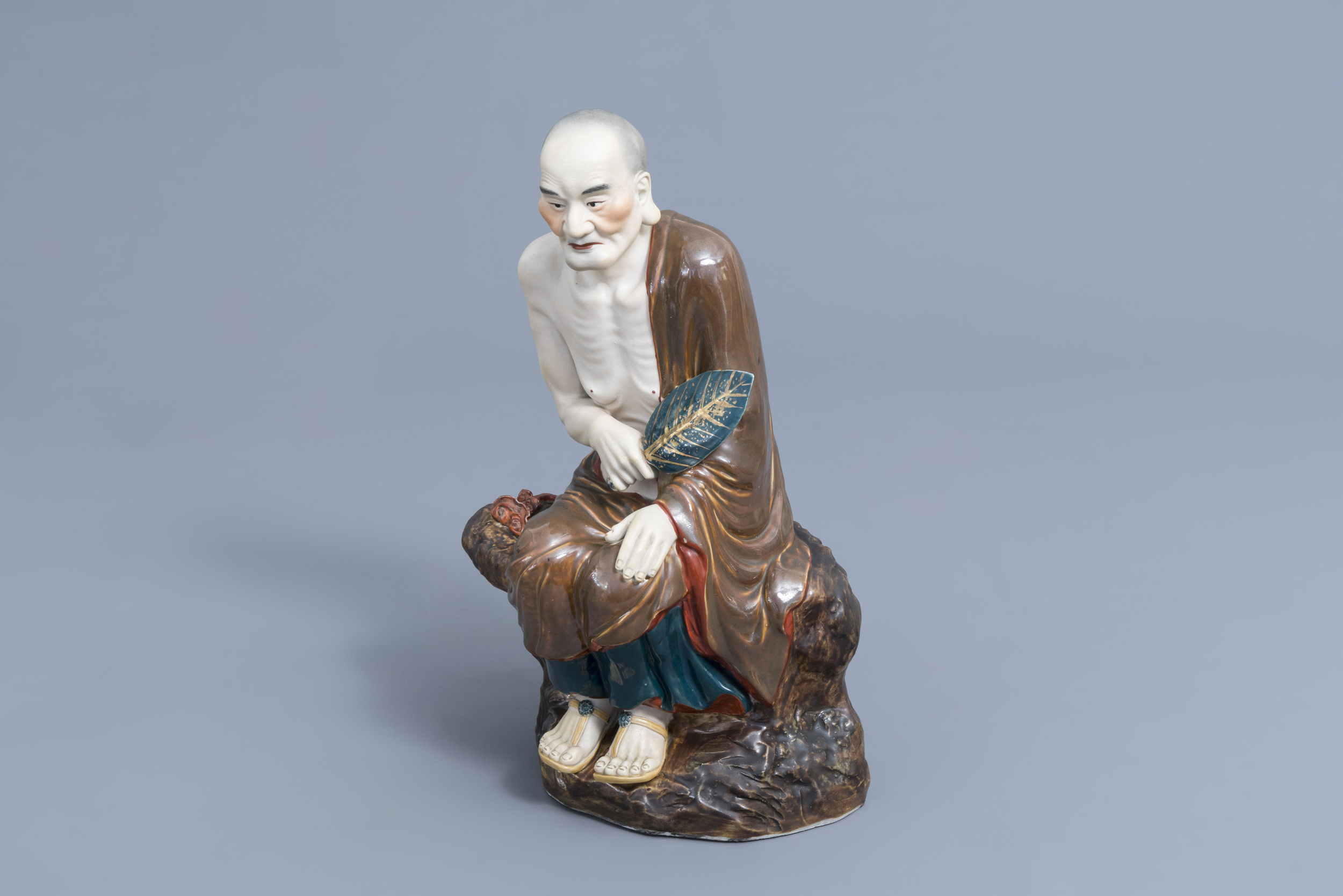 A Chinese Luohan figure in polychrome porcelain and biscuit, 20th C. - Image 2 of 8