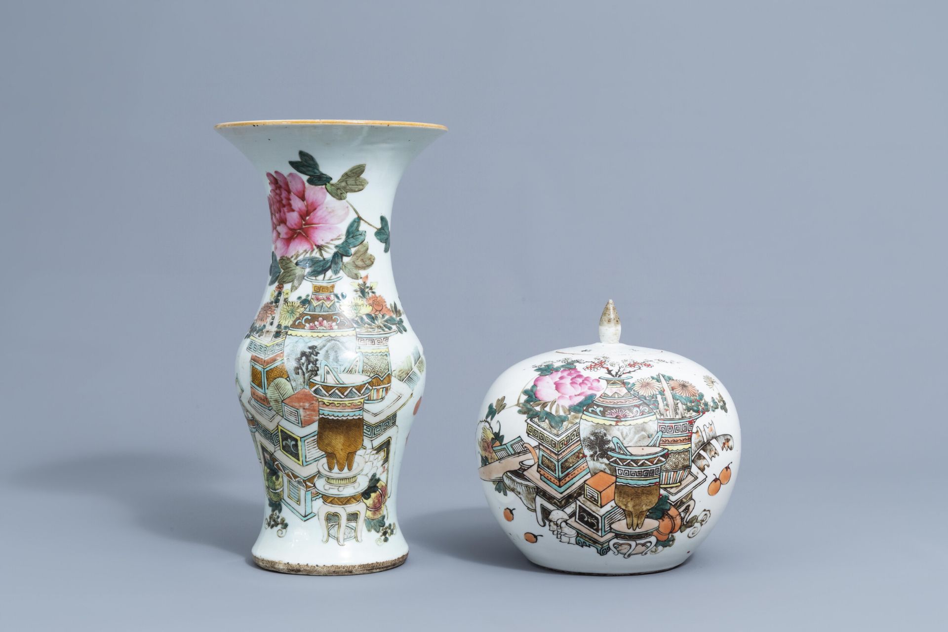 A Chinese qianjiang cai yenyen vase and a jar and cover with antiquites design, 19th/20th C.