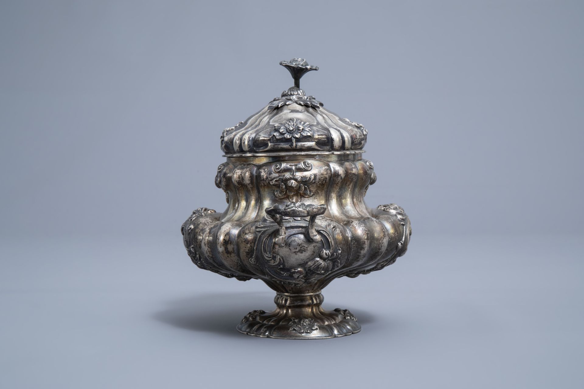 A Belgian silver sugar bowl with relief design, mark Wolfers, 833/000, Brussels, 19th C. - Image 4 of 11