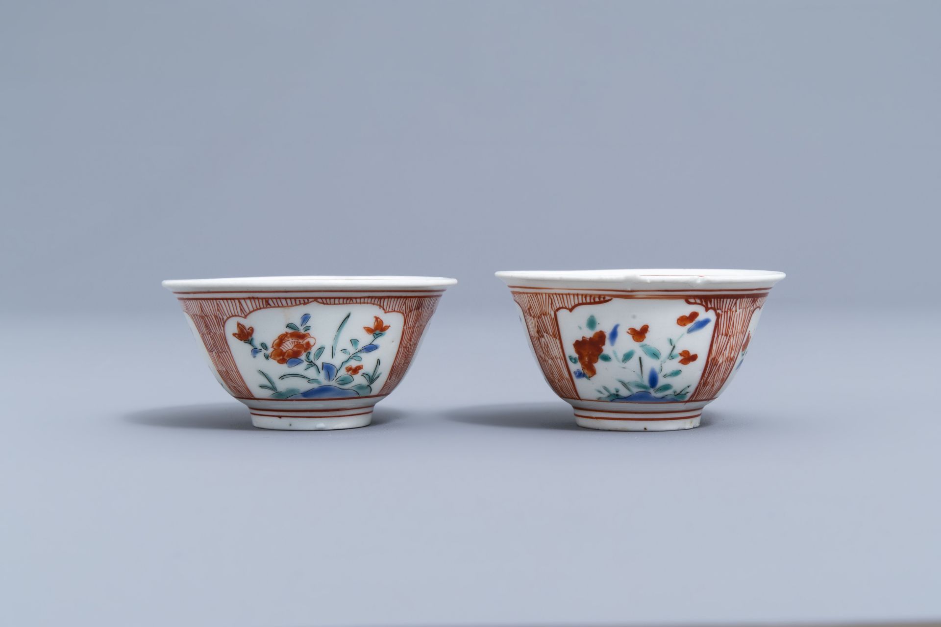 Six Japanese Kakiemon saucers and two cups with floral design, Edo, 18th C. - Image 8 of 11
