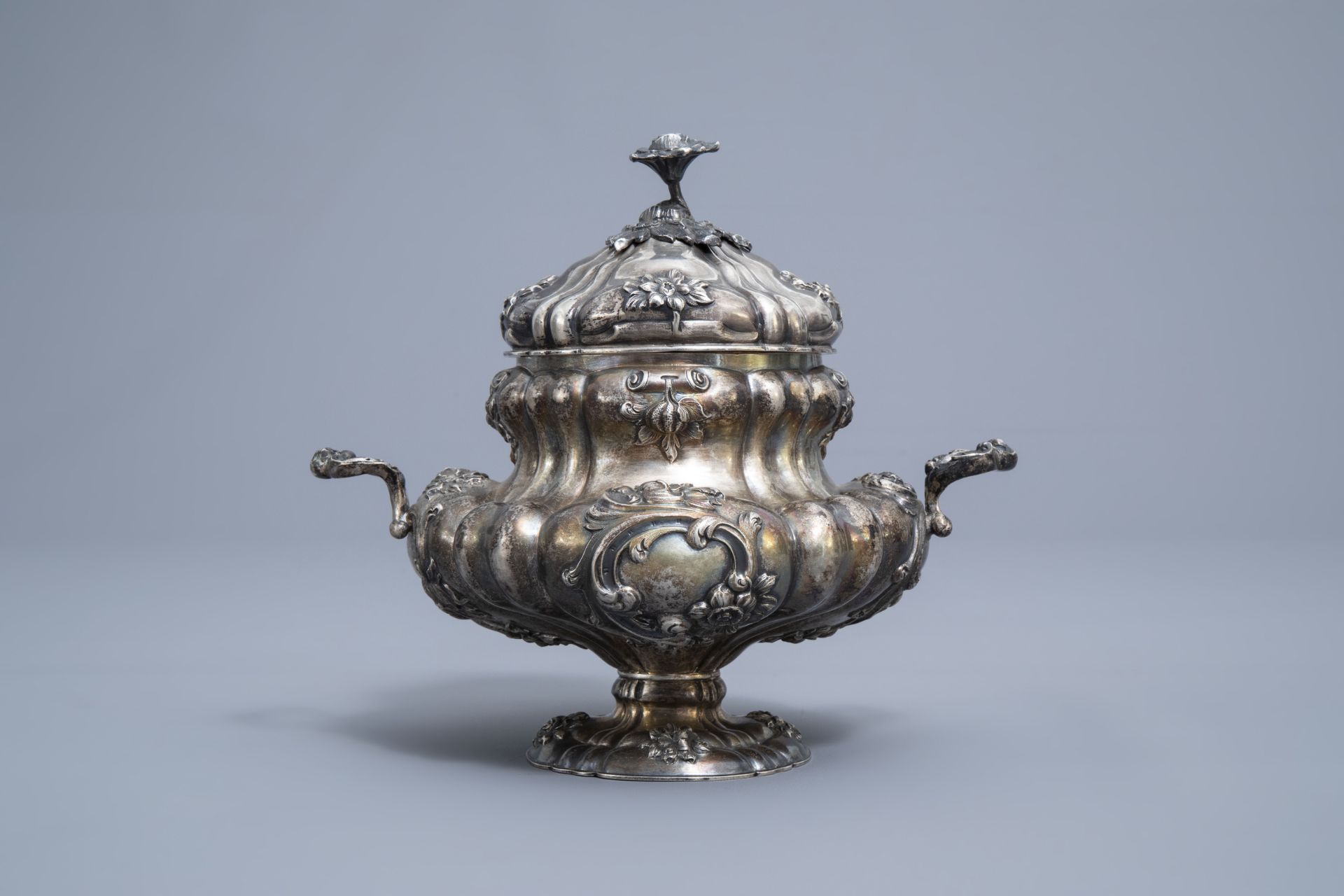 A Belgian silver sugar bowl with relief design, mark Wolfers, 833/000, Brussels, 19th C. - Image 3 of 11