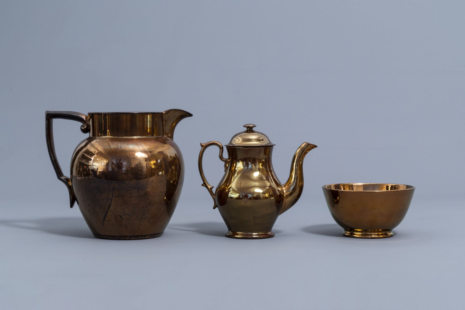 A varied collection of English monochrome copper lustreware items, 19th C. - Image 39 of 50