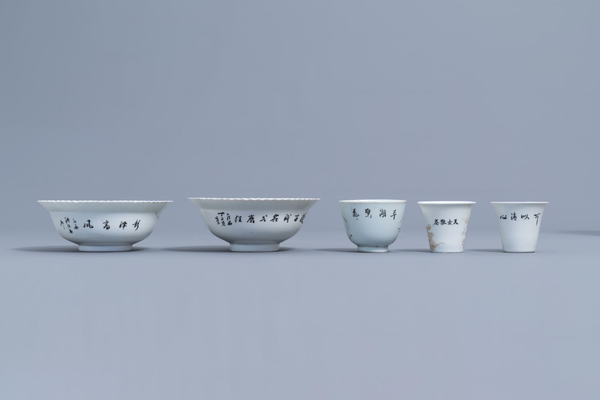 A varied collection of Chinese qianjiang cai and famille rose porcelain, 19th/20th C. - Image 13 of 16