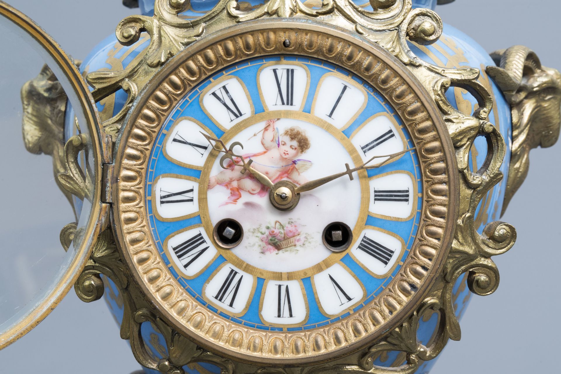 A French Historicism three-piece gilt mounted Sevres style clock garniture, 19th C. - Bild 11 aus 20