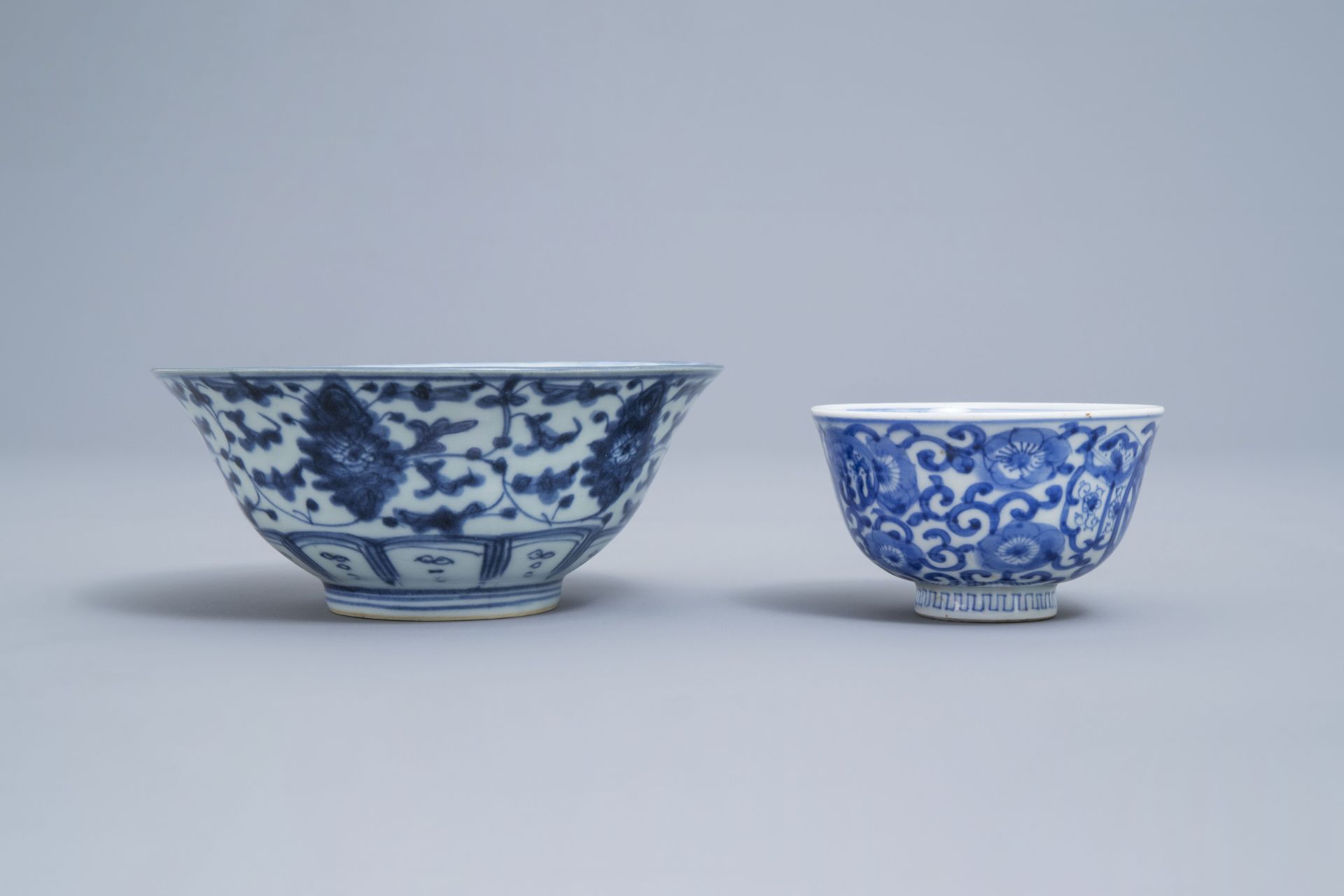 A varied collection of Chinese blue and white bowls and saucers, Ming and later - Image 21 of 30