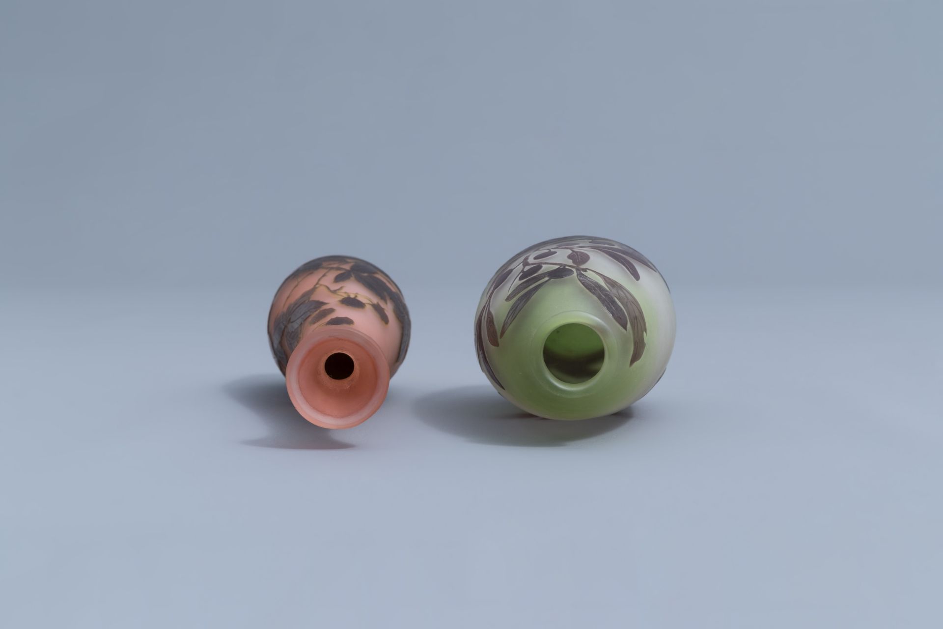 Emile GallŽ (1846-1904): Two cameo glass Art Nouveau vases with floral design, 20th C. - Image 5 of 8