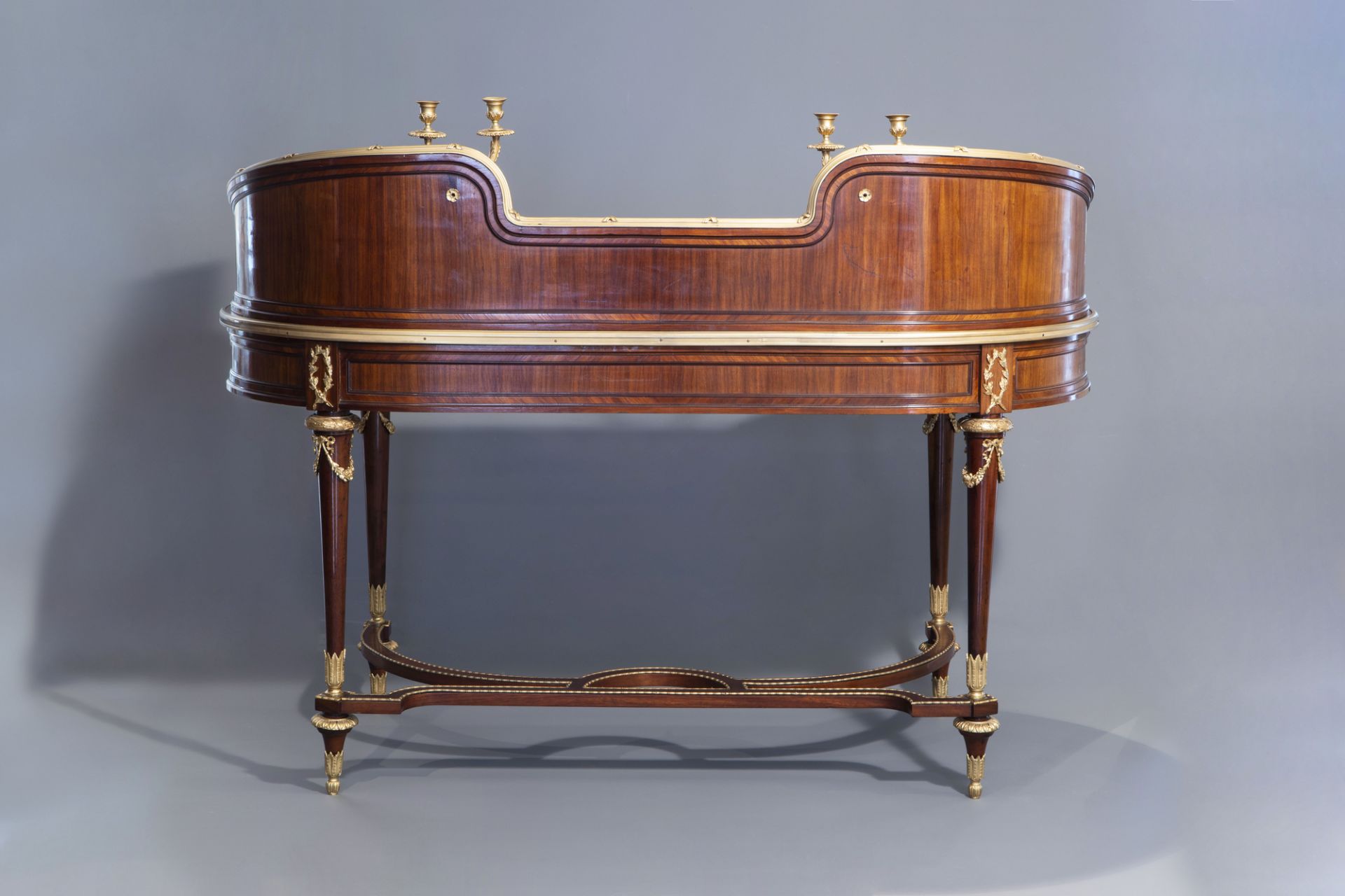 Attributed to Franois Linke (1855-1946): A superb gilt bronze mounted kingwood veneered Louis XVI s - Image 4 of 14