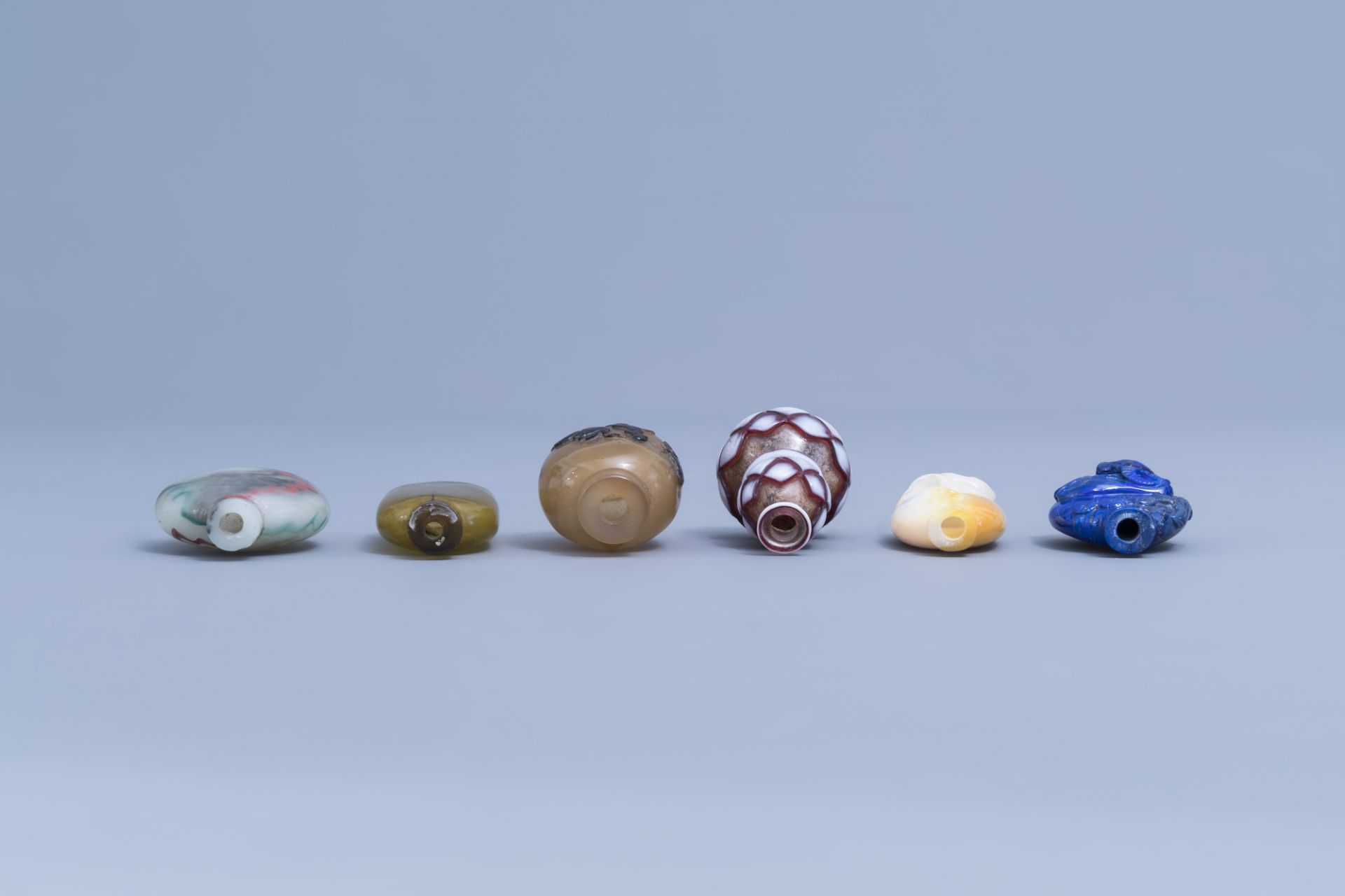 Eleven various Chinese glass and hardstone snuff bottles, 20th C. - Image 12 of 13