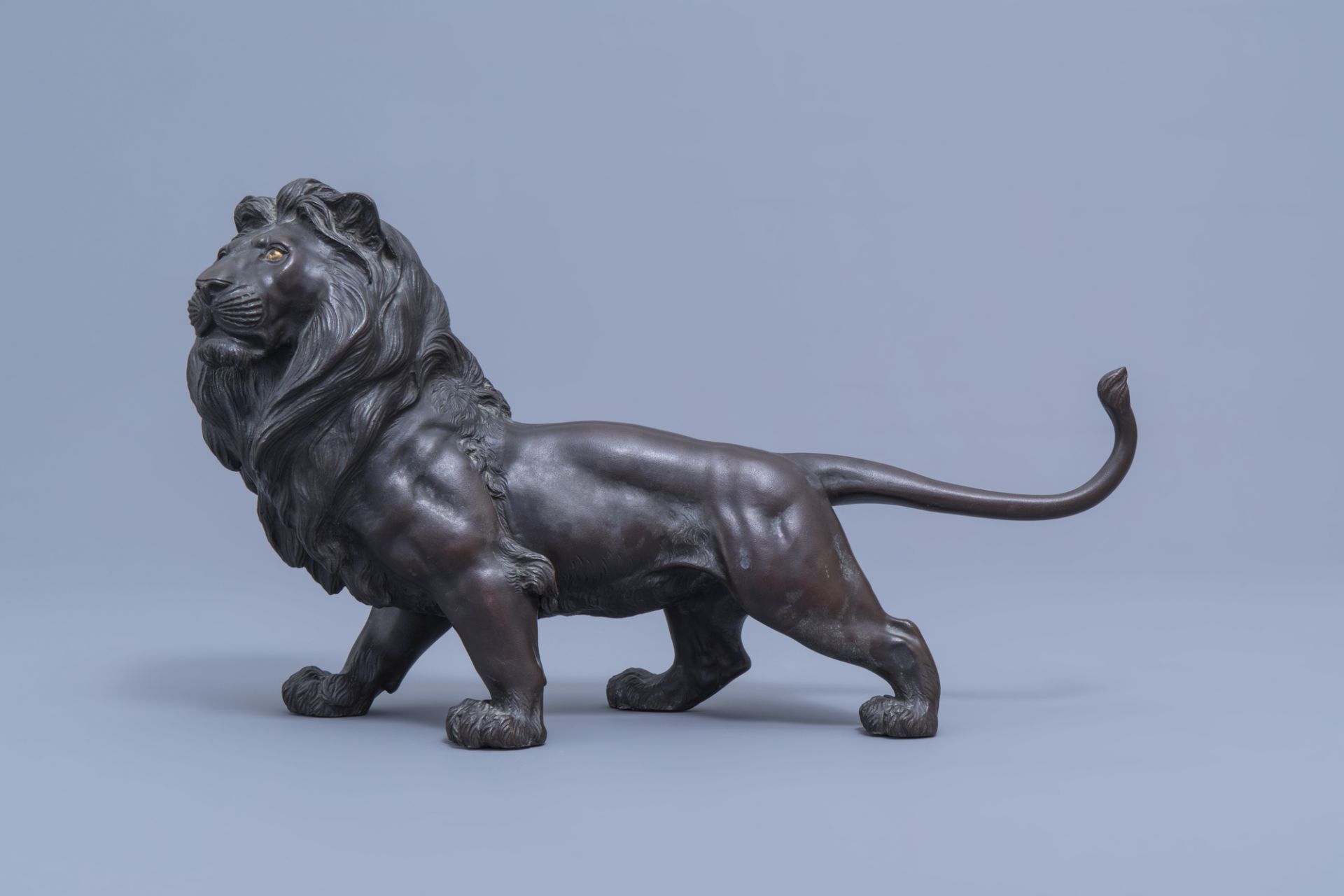 A Japanese bronze sculpture of a lion, probably signed Toku Ya, Meiji, 19th/20th C. - Image 2 of 8