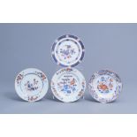 Four Chinese Imari style plates with floral design, Kangxi/Qianlong