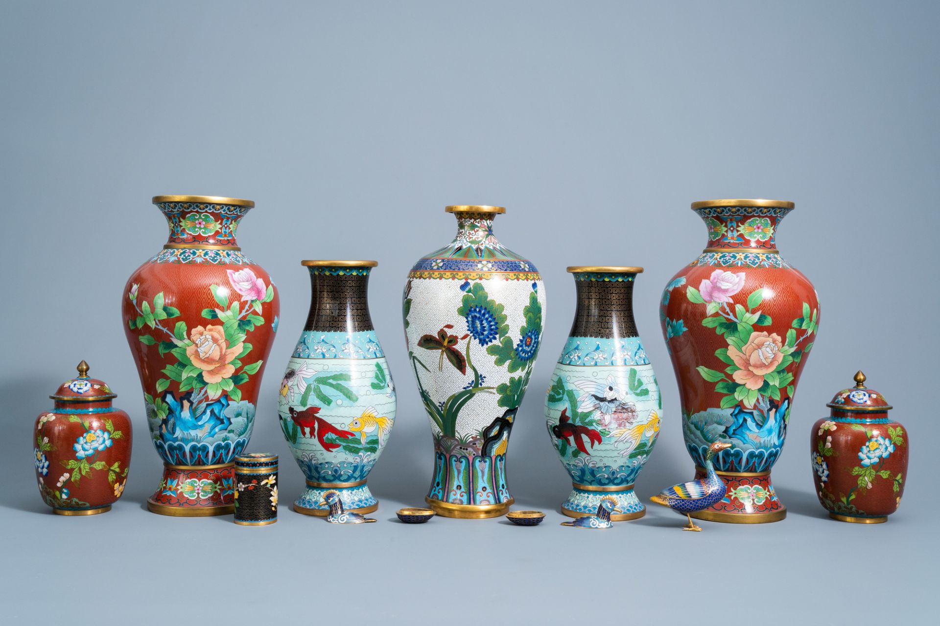 An extensive and varied collection of Chinese cloisonne wares, 20th C. - Image 4 of 6