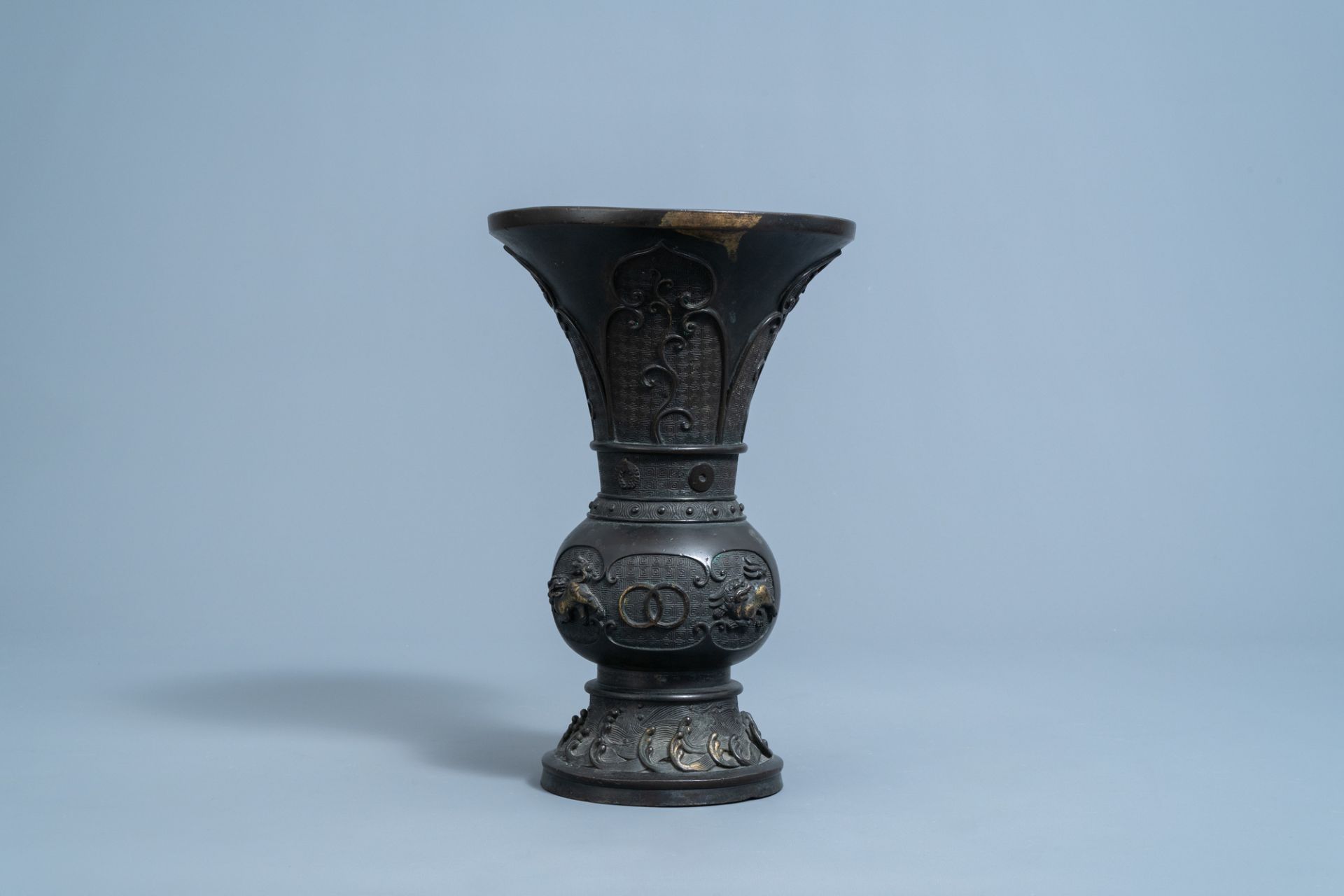 A Japanese parcel-gilt bronze vase, Edo/Meiji, 18th/19th C. - Image 2 of 4