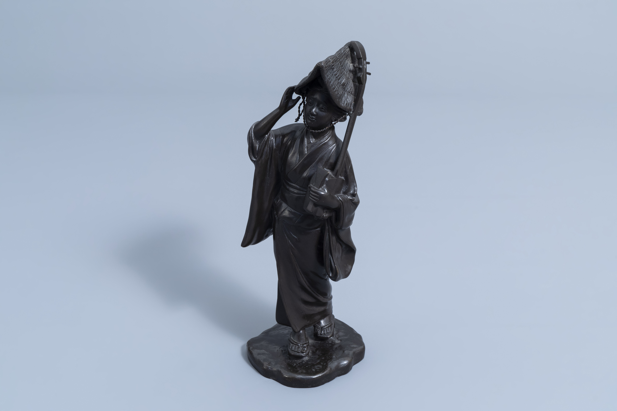 A Japanese bronze okimono of a musician, signed Seiya Saku, Meiji, 19th C.