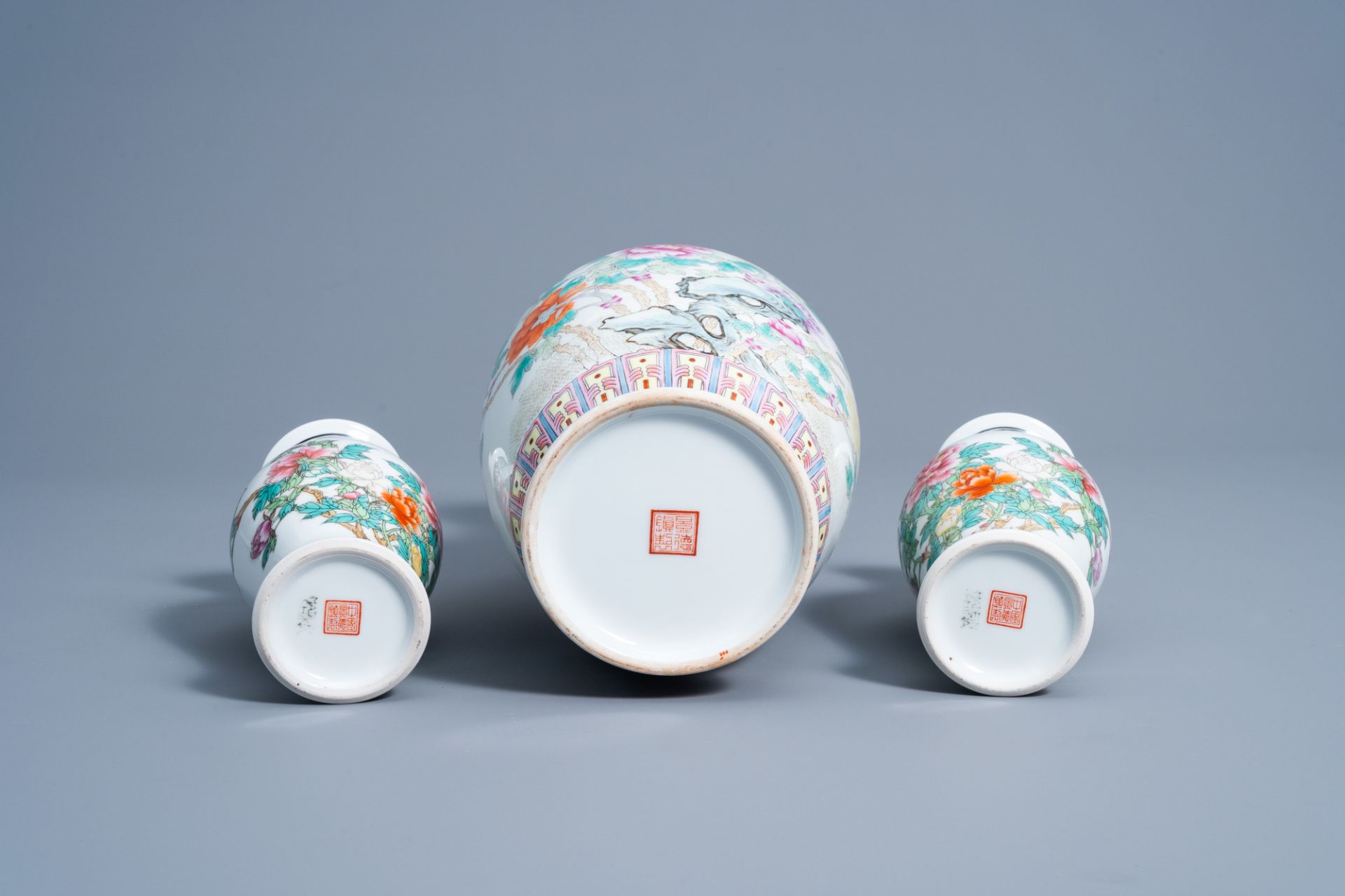 A pair of Chinese famille rose vases and a vase with floral design, 20th C. - Image 7 of 7