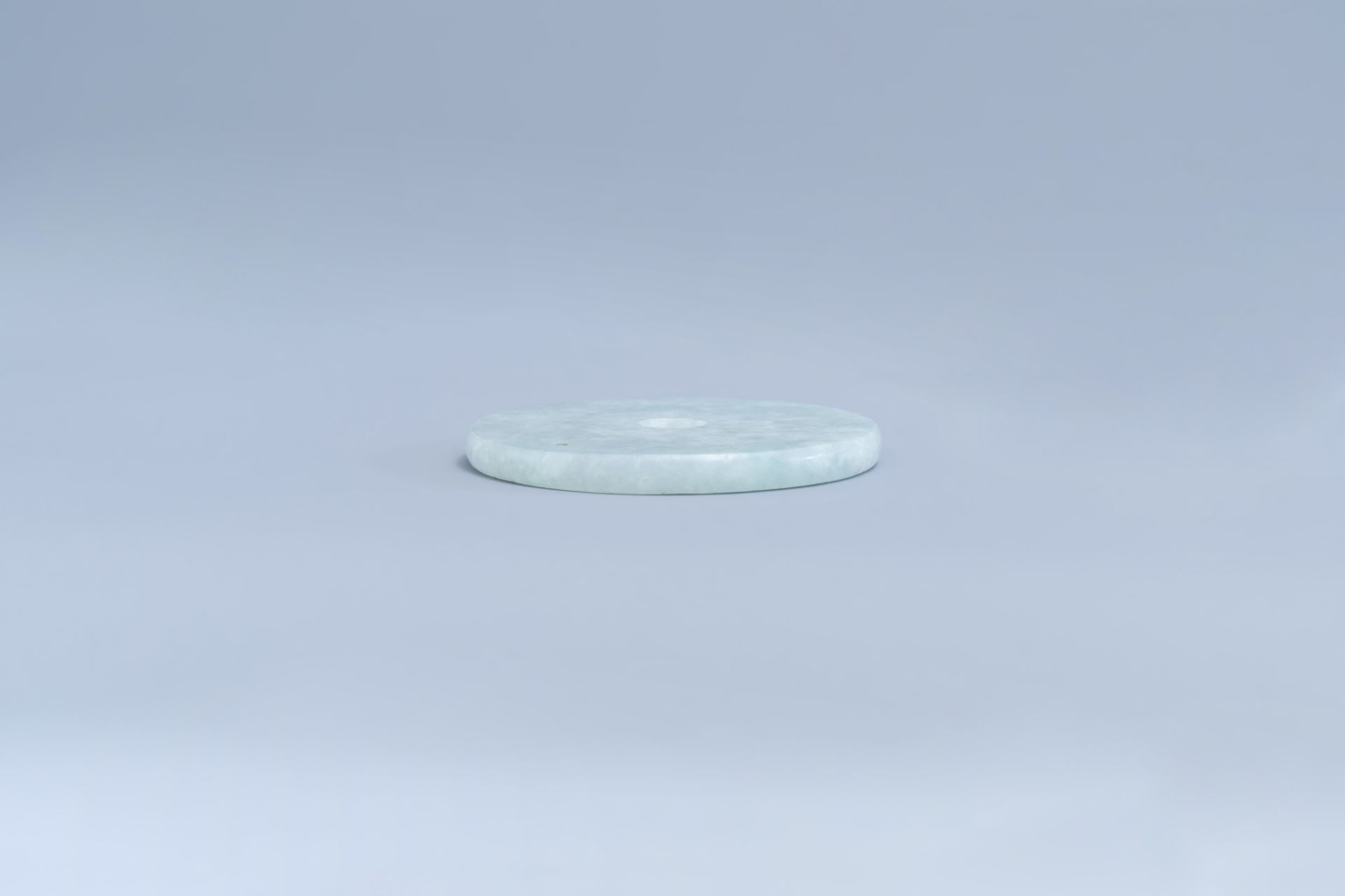 A Chinese pale celadon jade bi disc, 19th/20th C. - Image 5 of 8