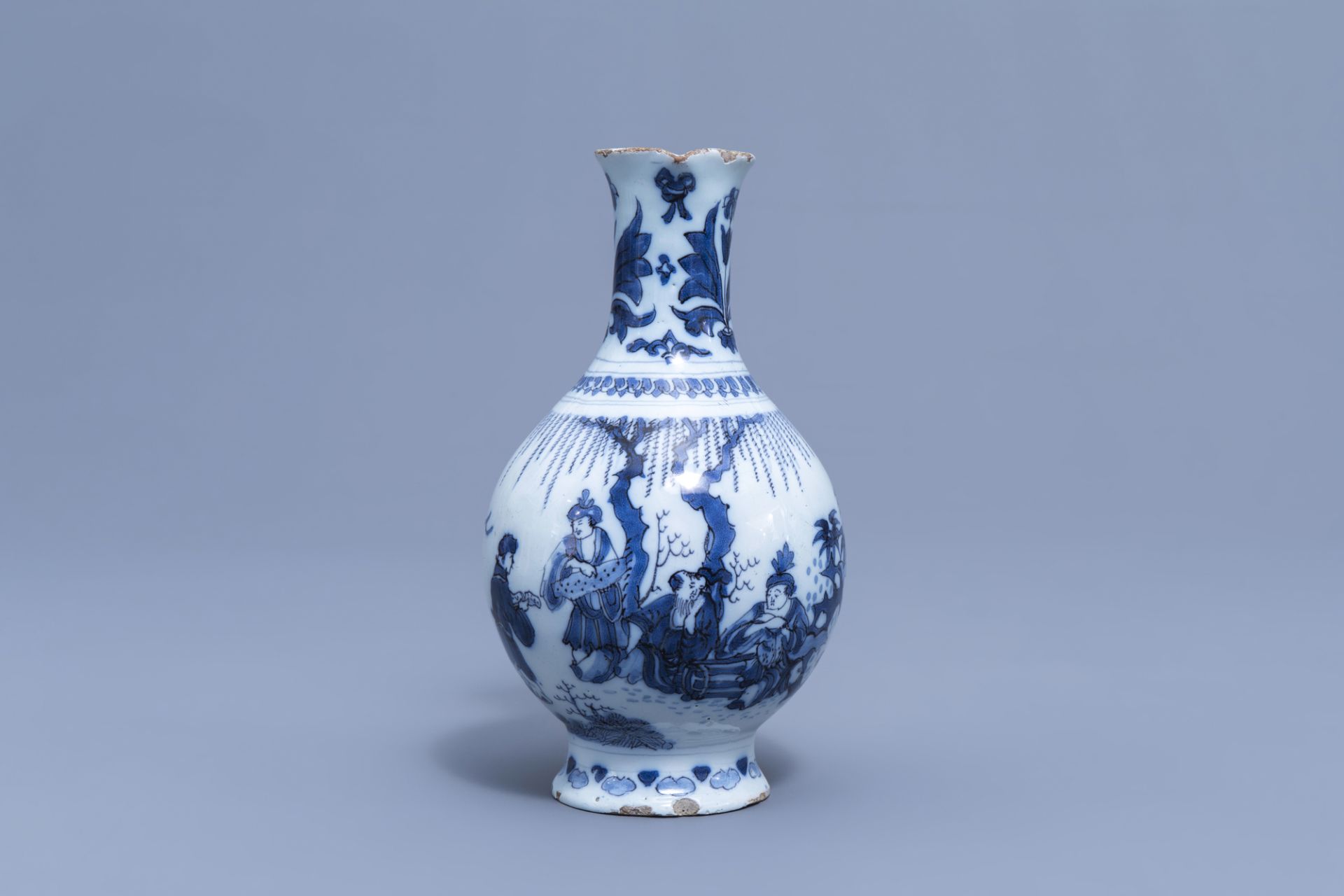 A Dutch Delft blue and white chinoiserie jug, 17th C. - Image 5 of 8