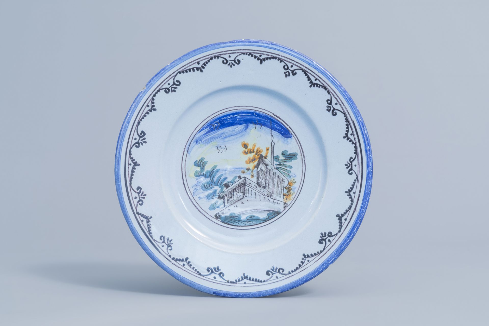 A fine Italian polychrome Savona 'landscape' plate and two various French plates, 18th/19th C. - Image 6 of 7