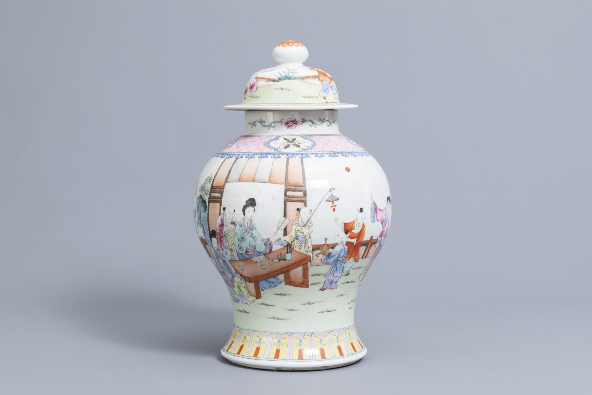 A Chinese famille rose vase and cover with figures on a terrace, 19th/20th C.