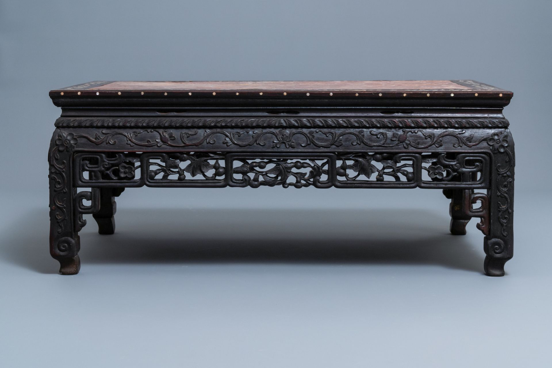 A Chinese mother-of-pearl inlaid wooden low side table with marble top, 19th C. - Image 4 of 7