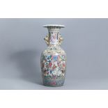 A large Chinese famille rose vase with warrior scenes, 19th C.