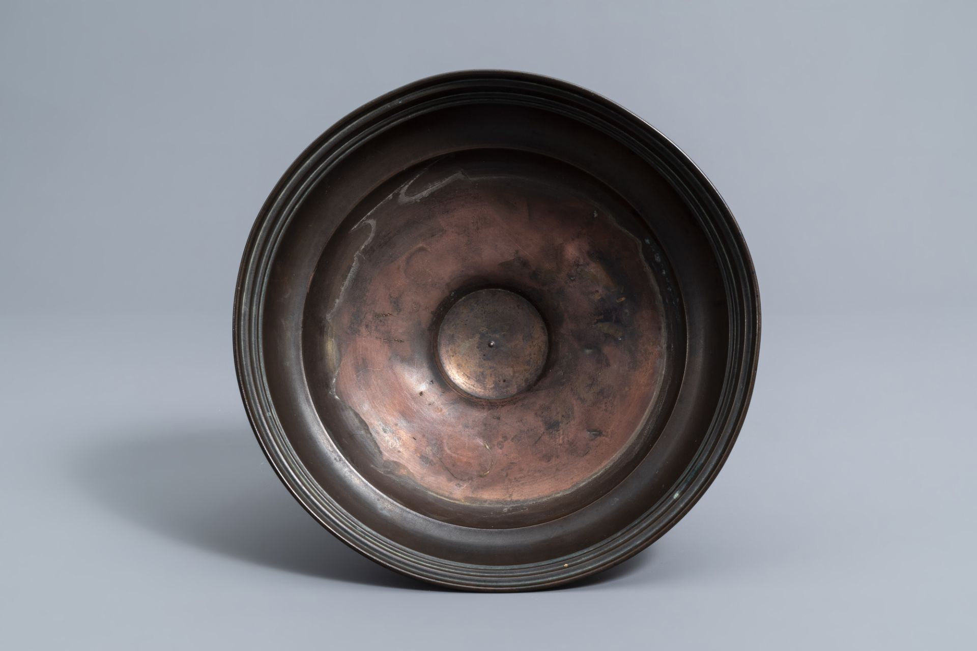 A French bronze and copper bowl resting on three lions, 19th/20th C - Image 7 of 7