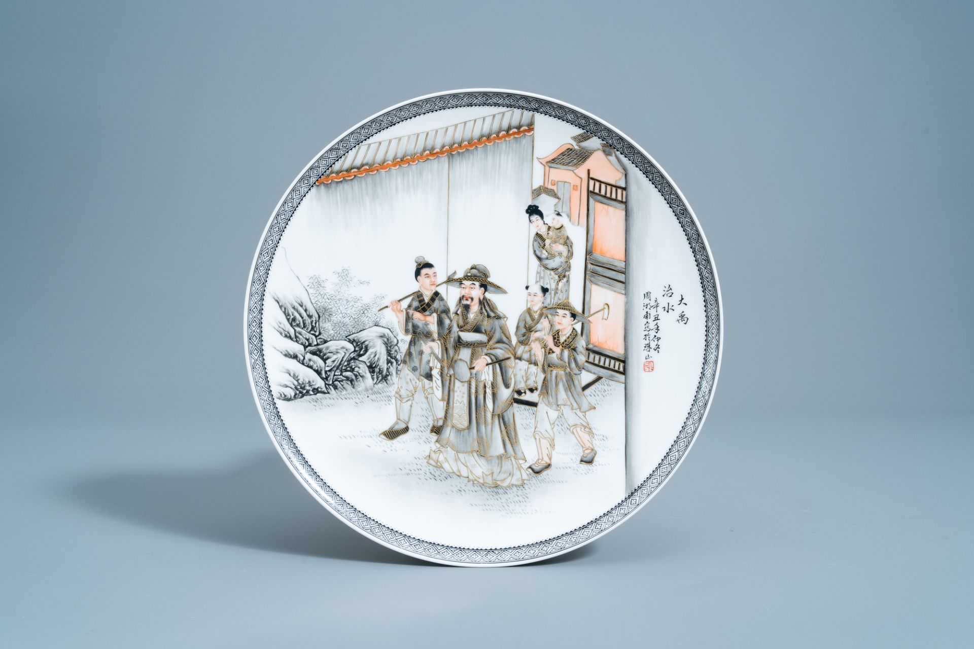 A Chinese grisaille, gilt and iron red charger with figures, dated 1961, 20th C.
