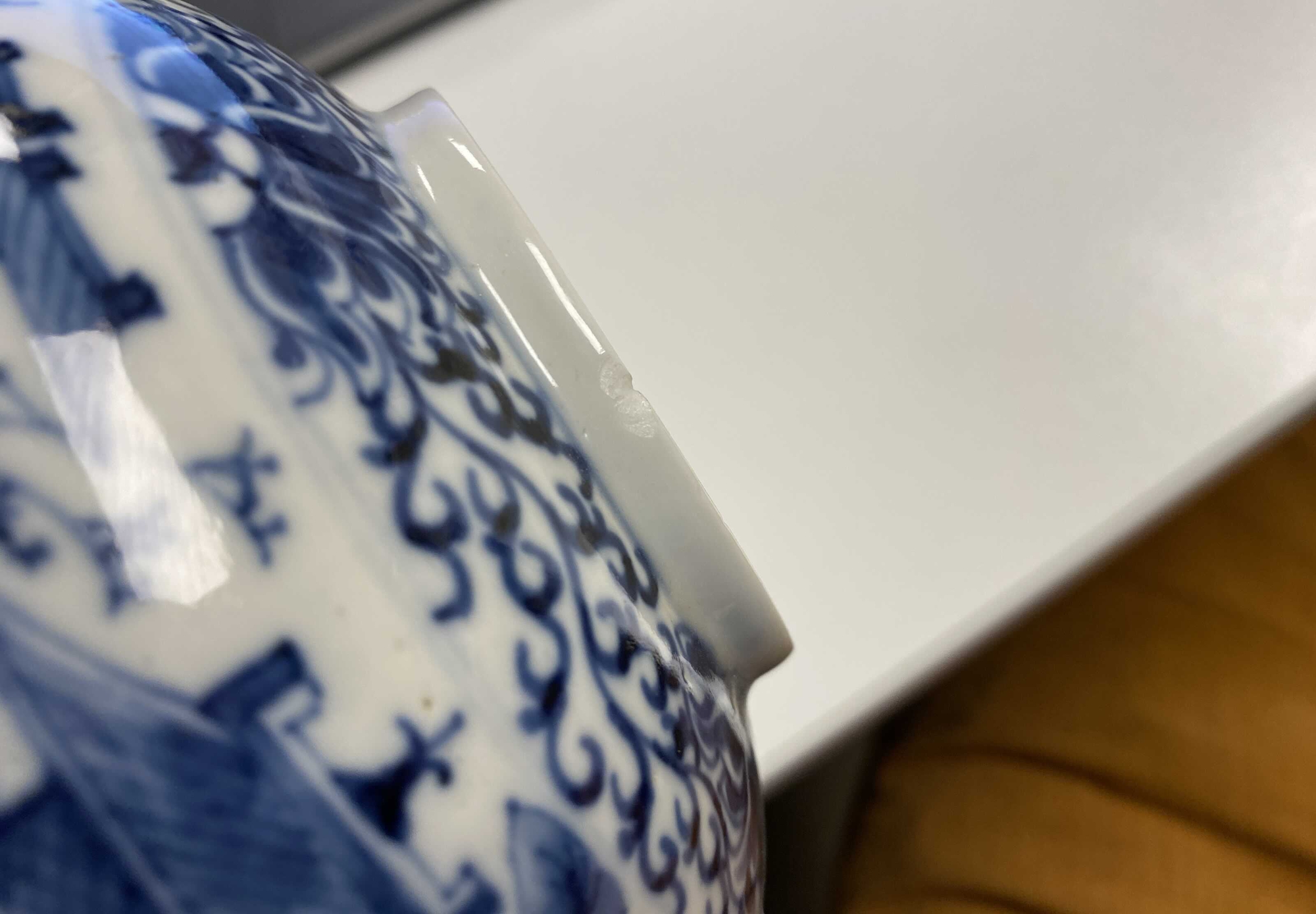 A Chinese blue and white teapot and cover with figures in a landscape, 19th C. - Image 11 of 11