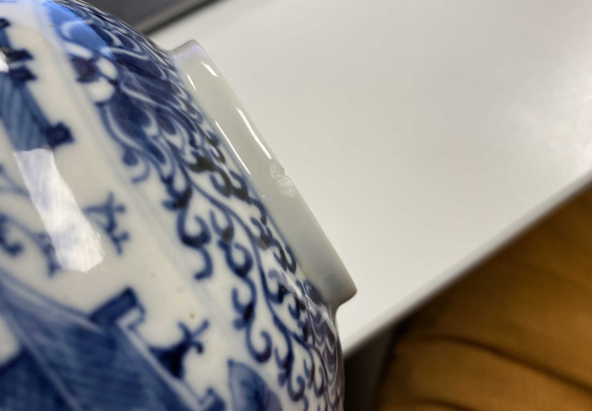 A Chinese blue and white teapot and cover with figures in a landscape, 19th C. - Image 11 of 11
