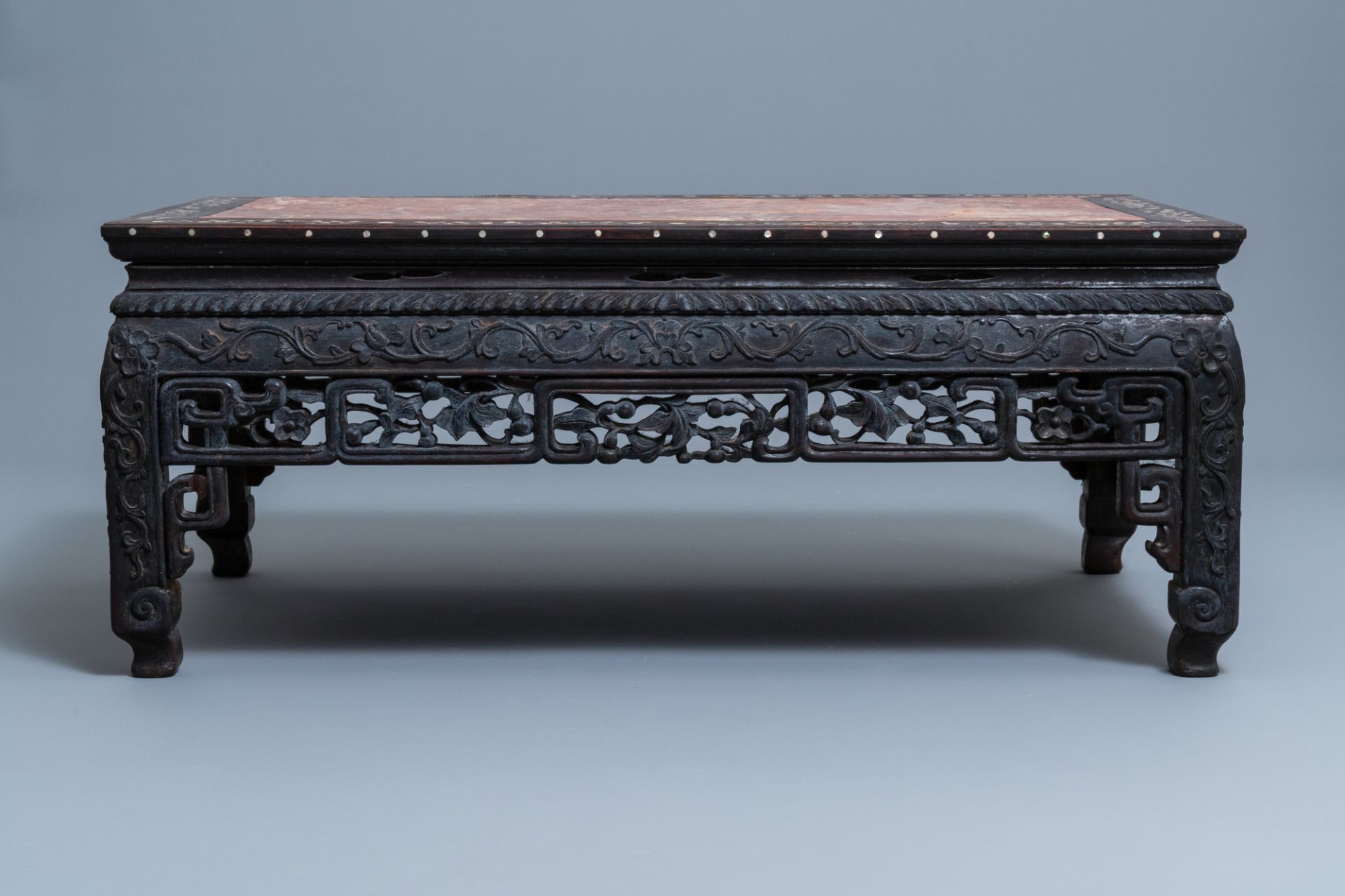 A Chinese mother-of-pearl inlaid wooden low side table with marble top, 19th C. - Image 2 of 7