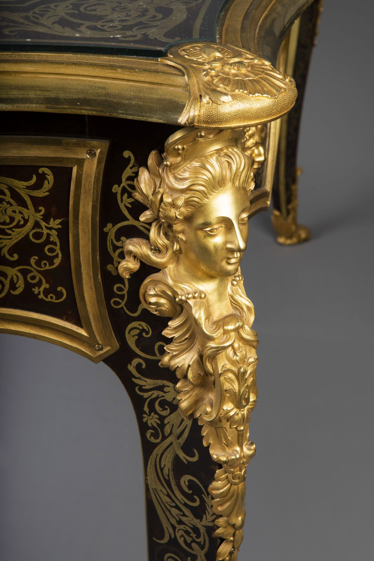 An impressive French gilt bronze mounted brass and tortoiseshell inlaid ebonized bureau plat, Befort - Image 7 of 15